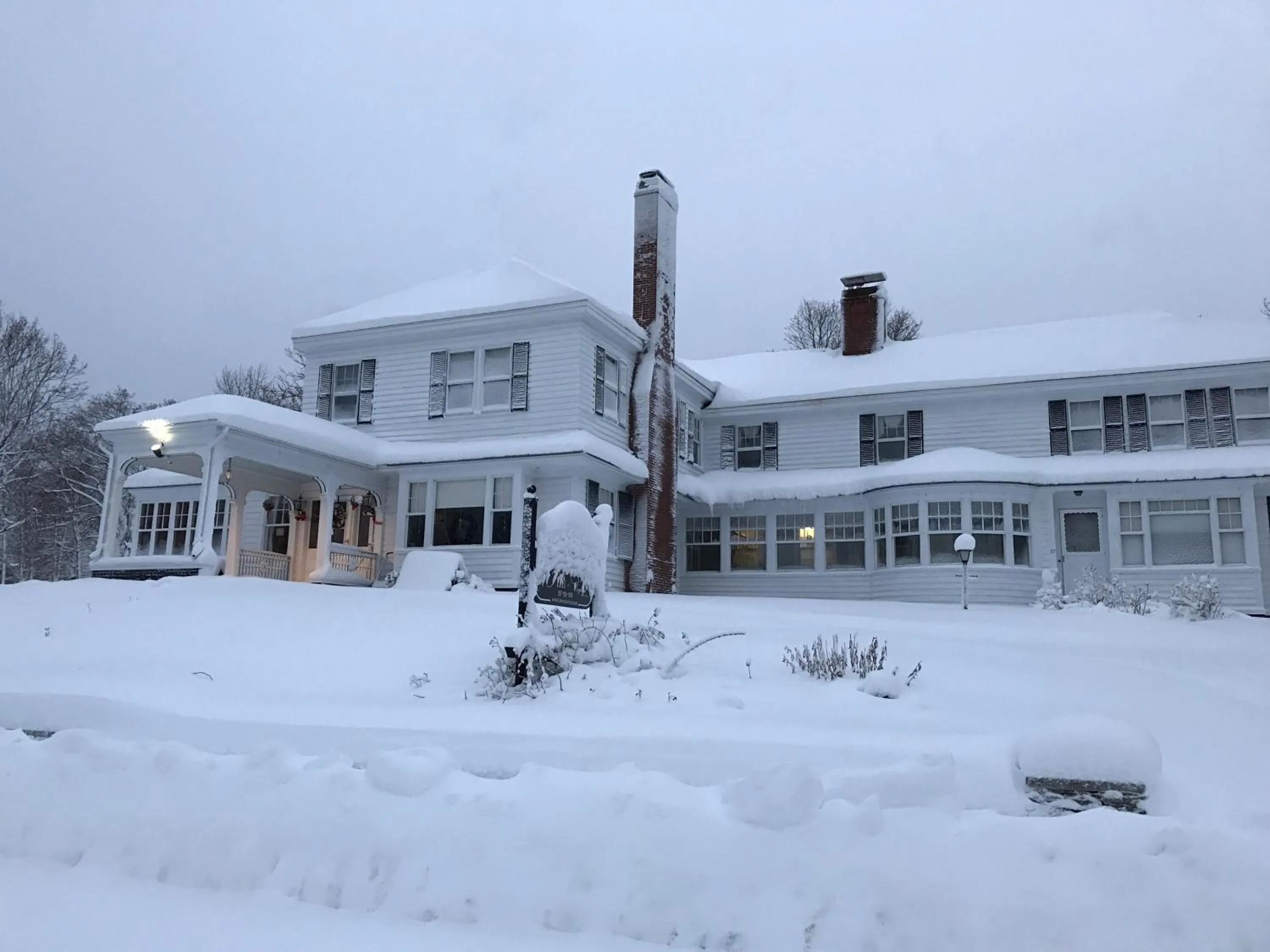 Facade/entrance in The Brewster Inn