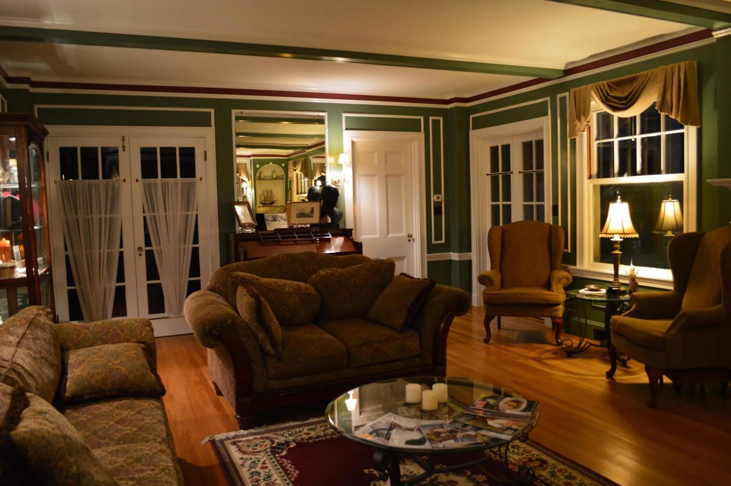 Living room in The Brewster Inn