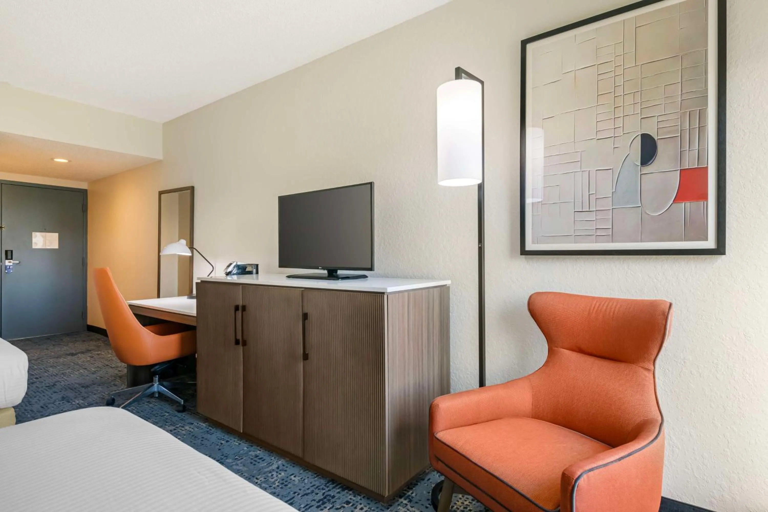 Bedroom, Bed in Best Western Plus Universal Inn - Free Shuttle to Universal Studios!