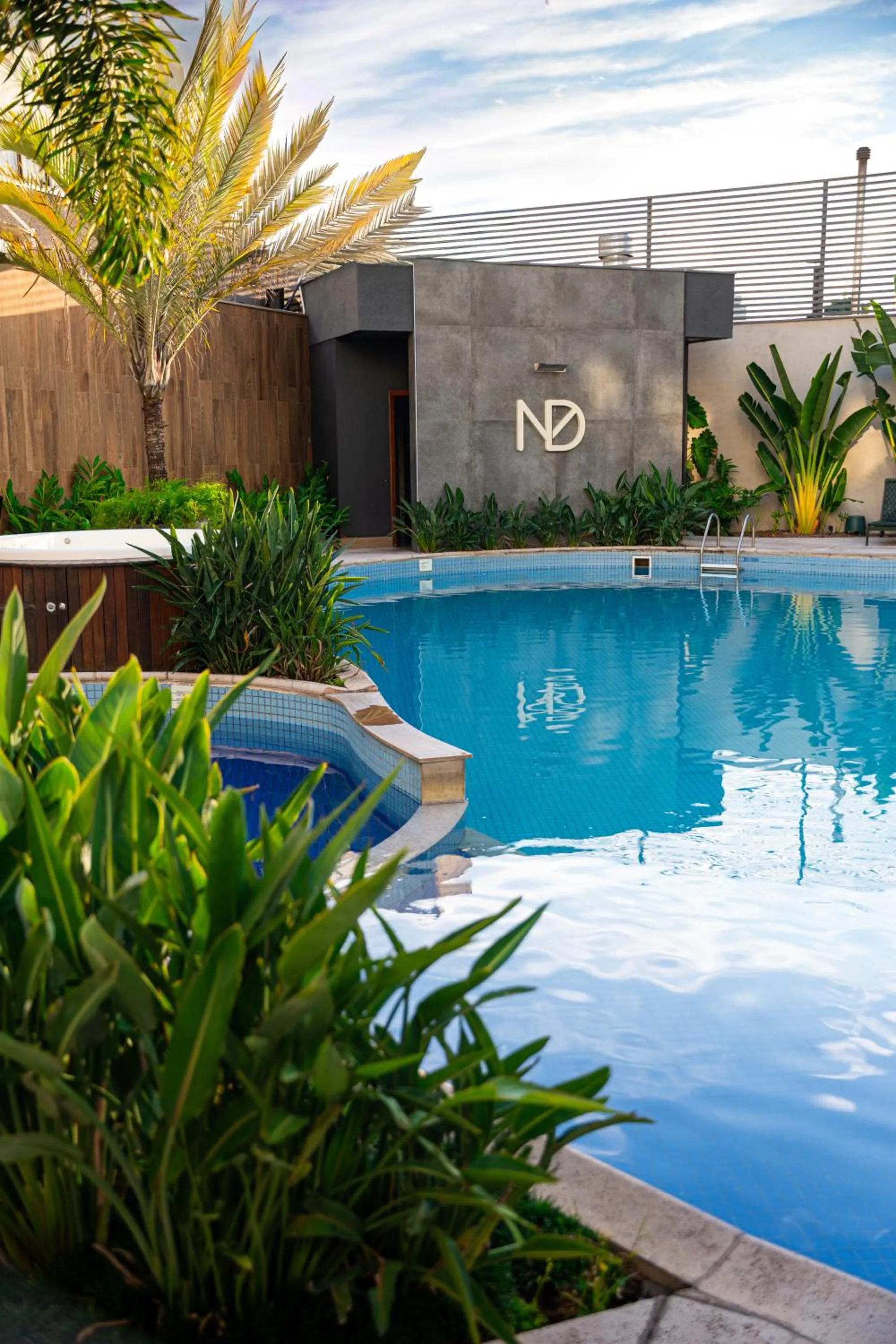 Hot Tub in Nadai Confort Hotel e Spa