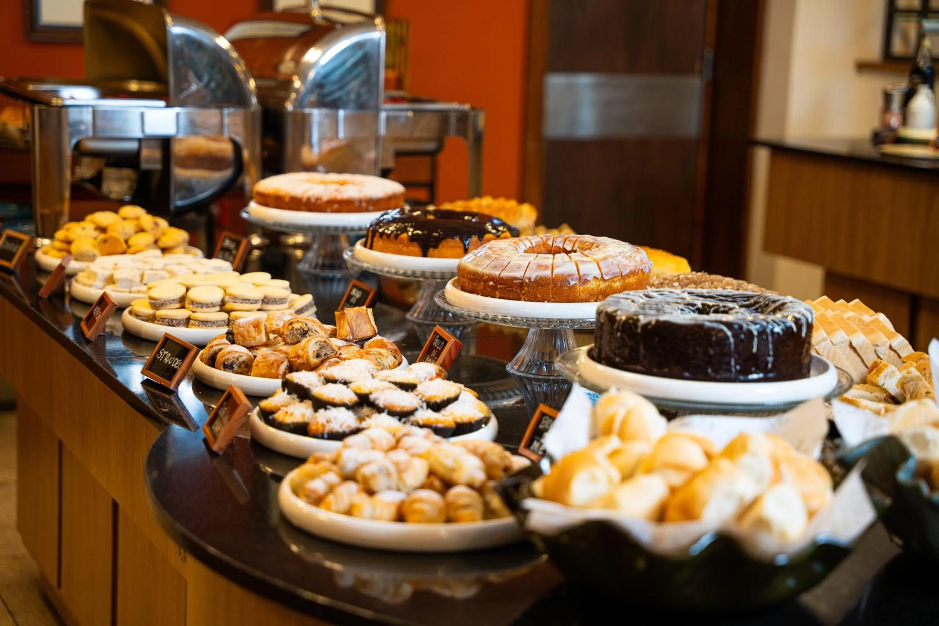 Breakfast in Nadai Confort Hotel e Spa