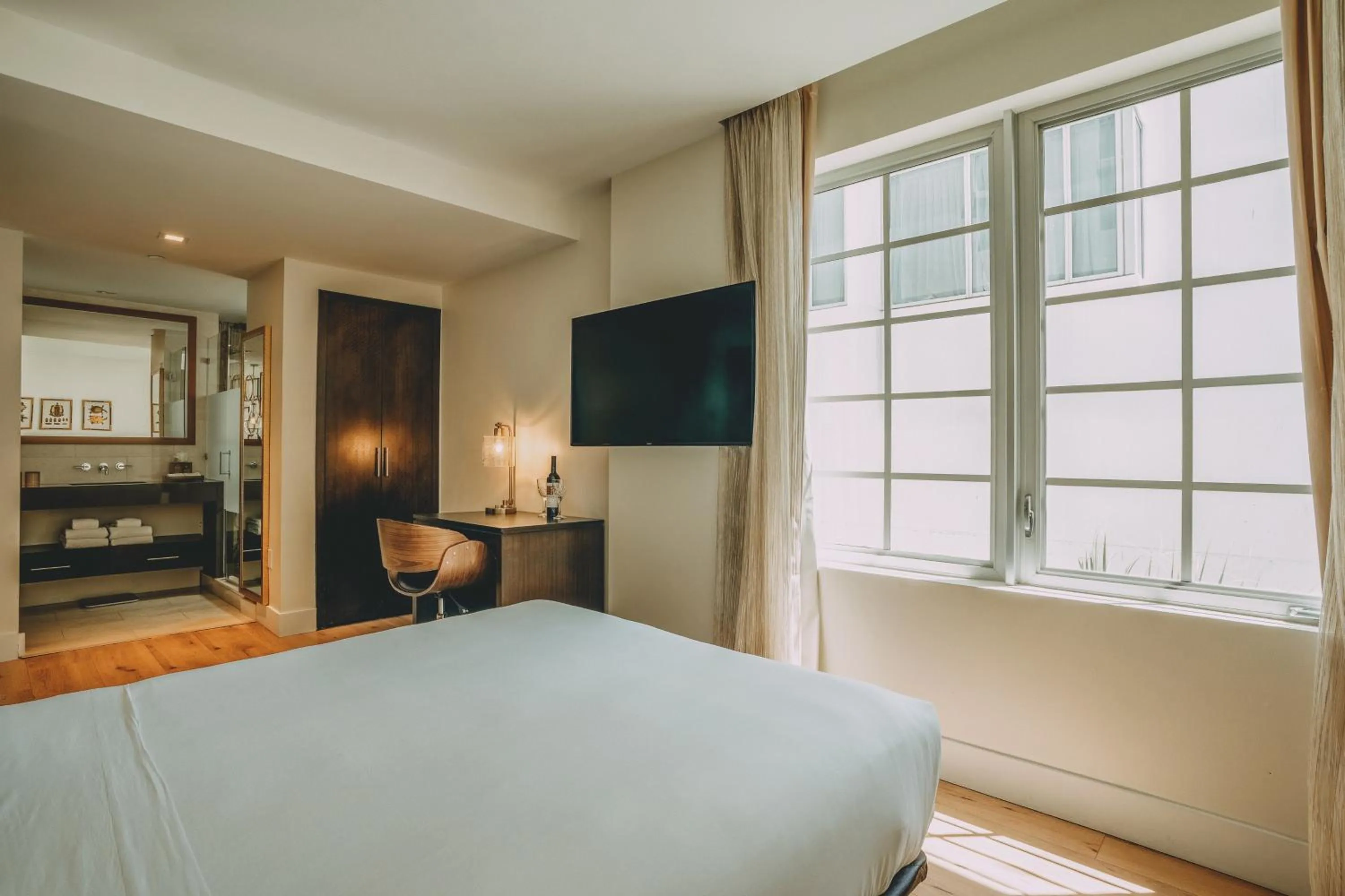 Bed in Iberostar Waves Berkeley Shore