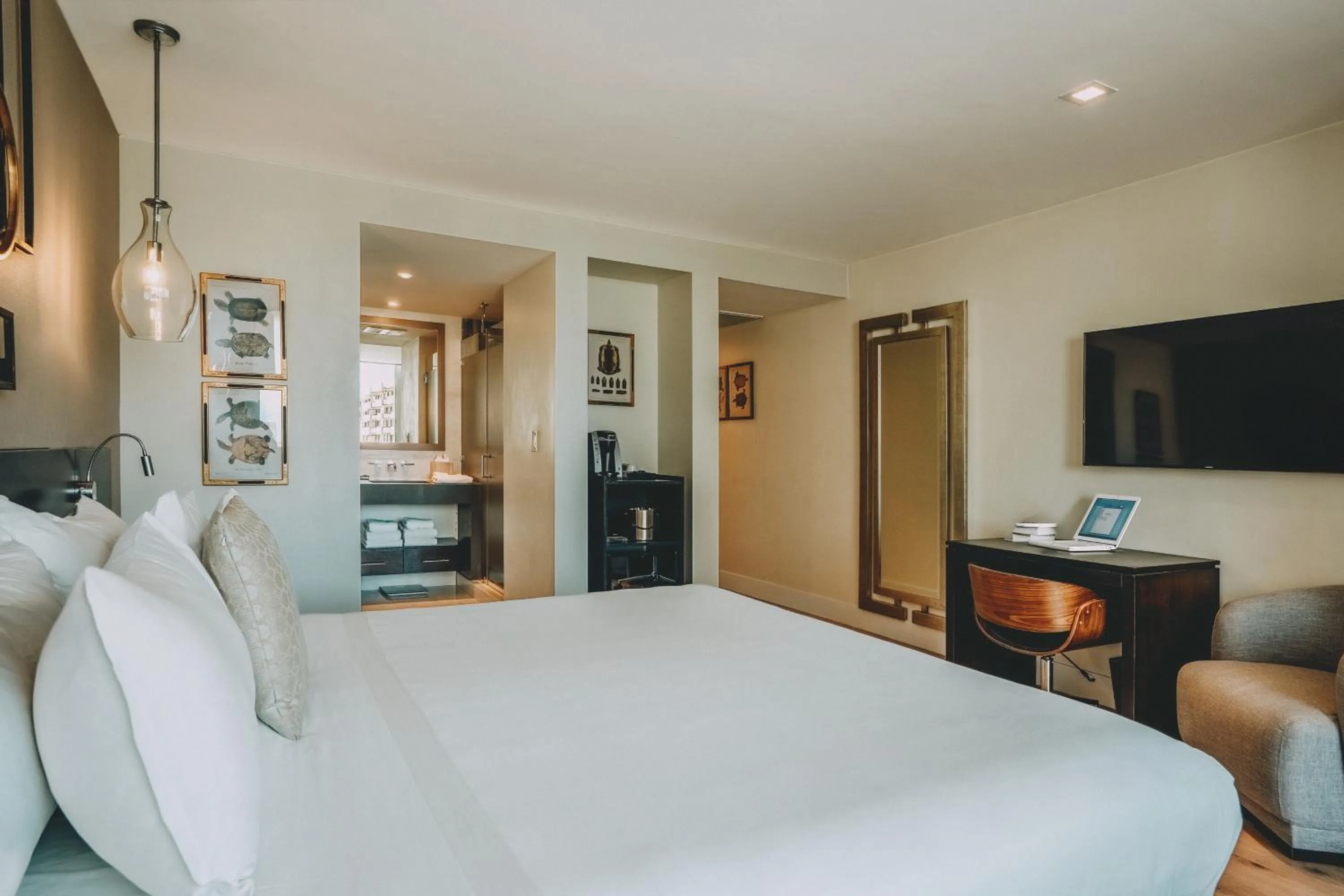 Bed in Iberostar Waves Berkeley Shore