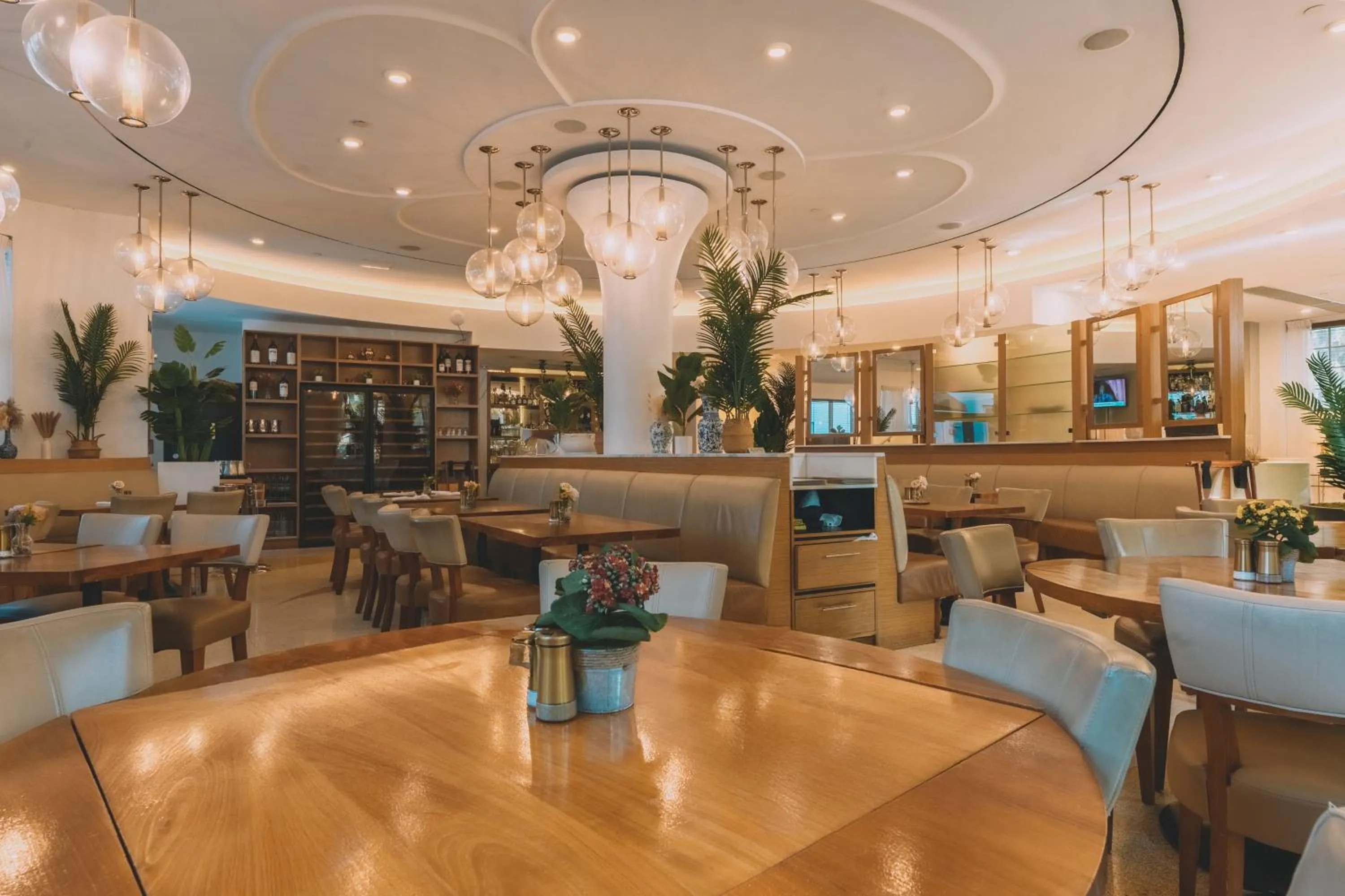 Restaurant/places to eat in Iberostar Waves Berkeley Shore