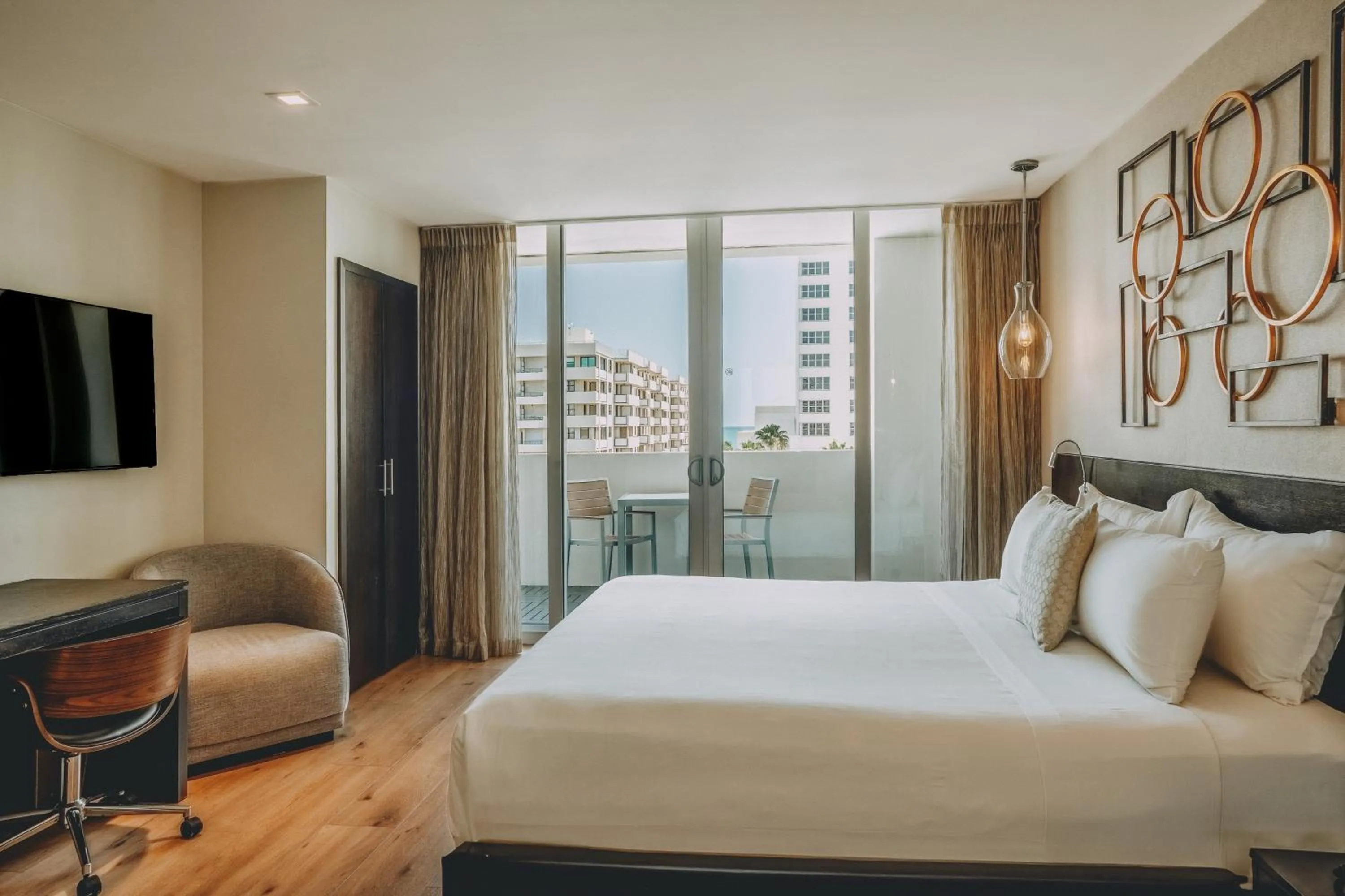 Bed in Iberostar Waves Berkeley Shore