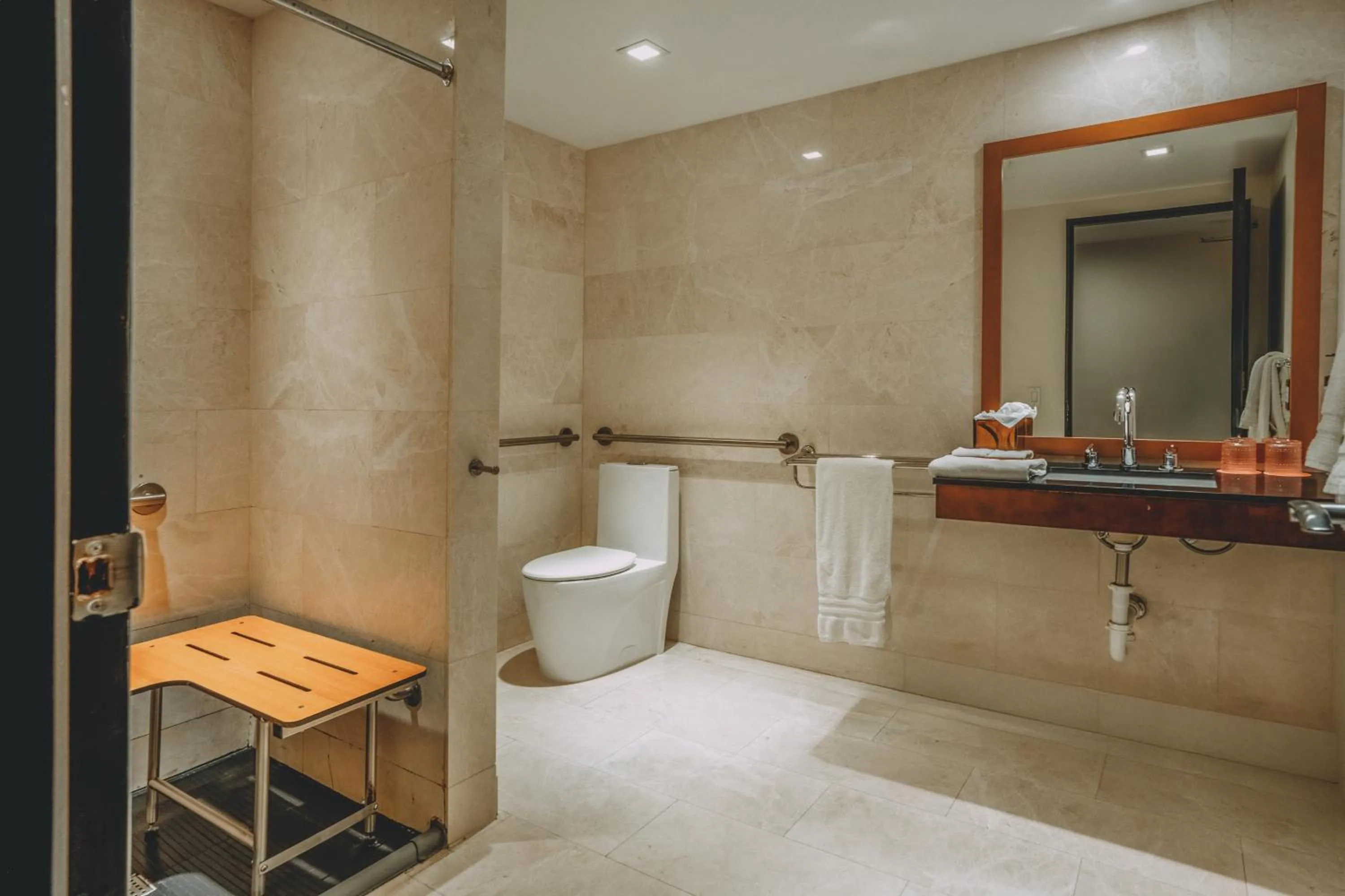 Bathroom in Iberostar Waves Berkeley Shore