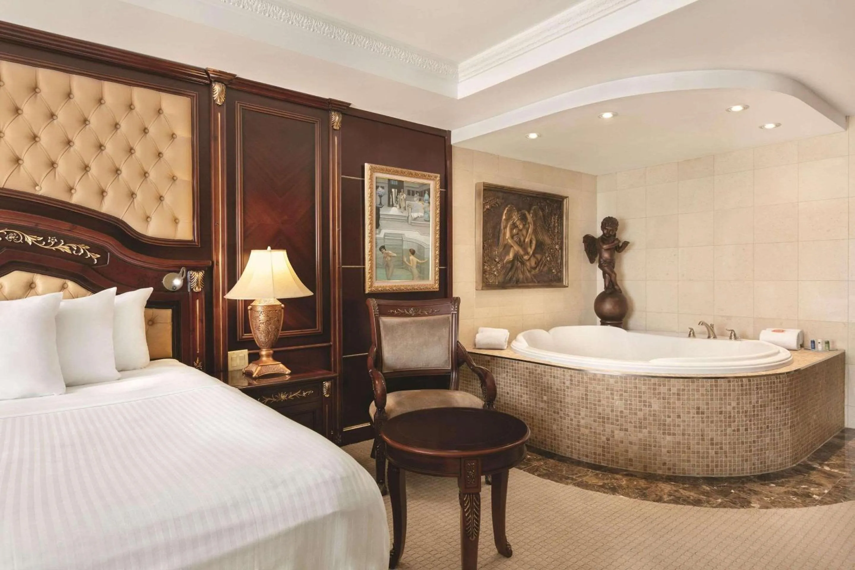 Bedroom, Bed in Radisson Hotel Toronto Airport West