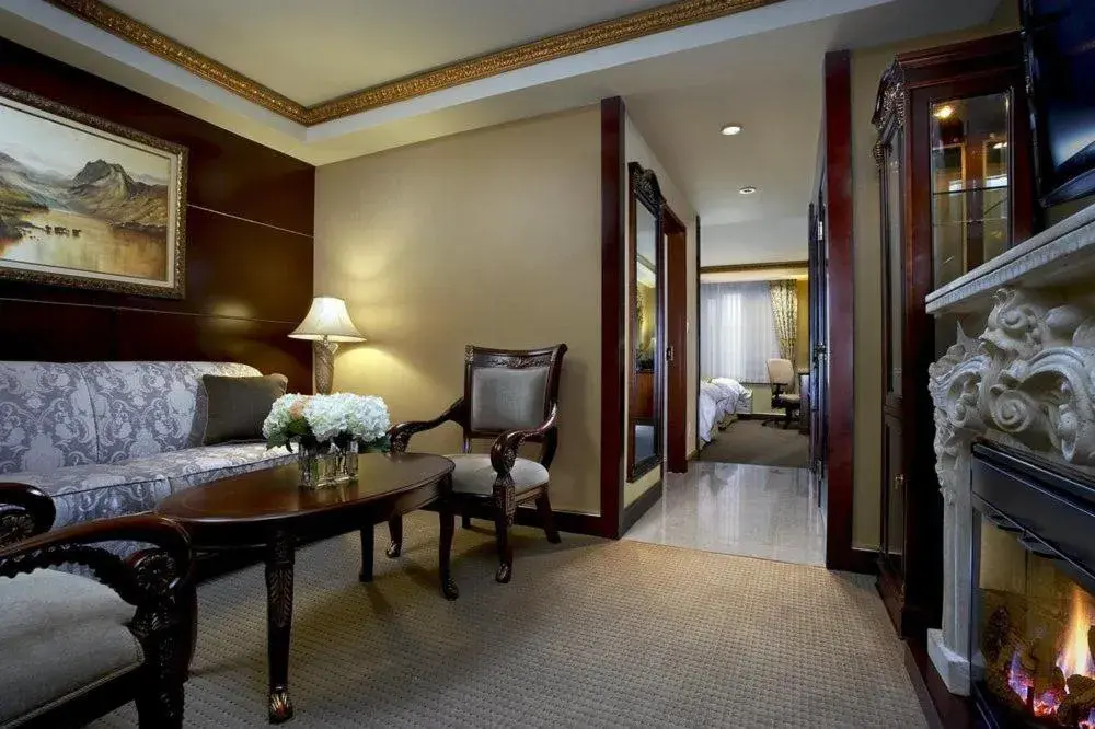 Studio Suite with Two Double Beds - single occupancy - Non-Smoking in Radisson Toronto Airport West Studio Suite with Two Double Beds - single occupancy - Non-Smoking in Radisson Toronto Airport West