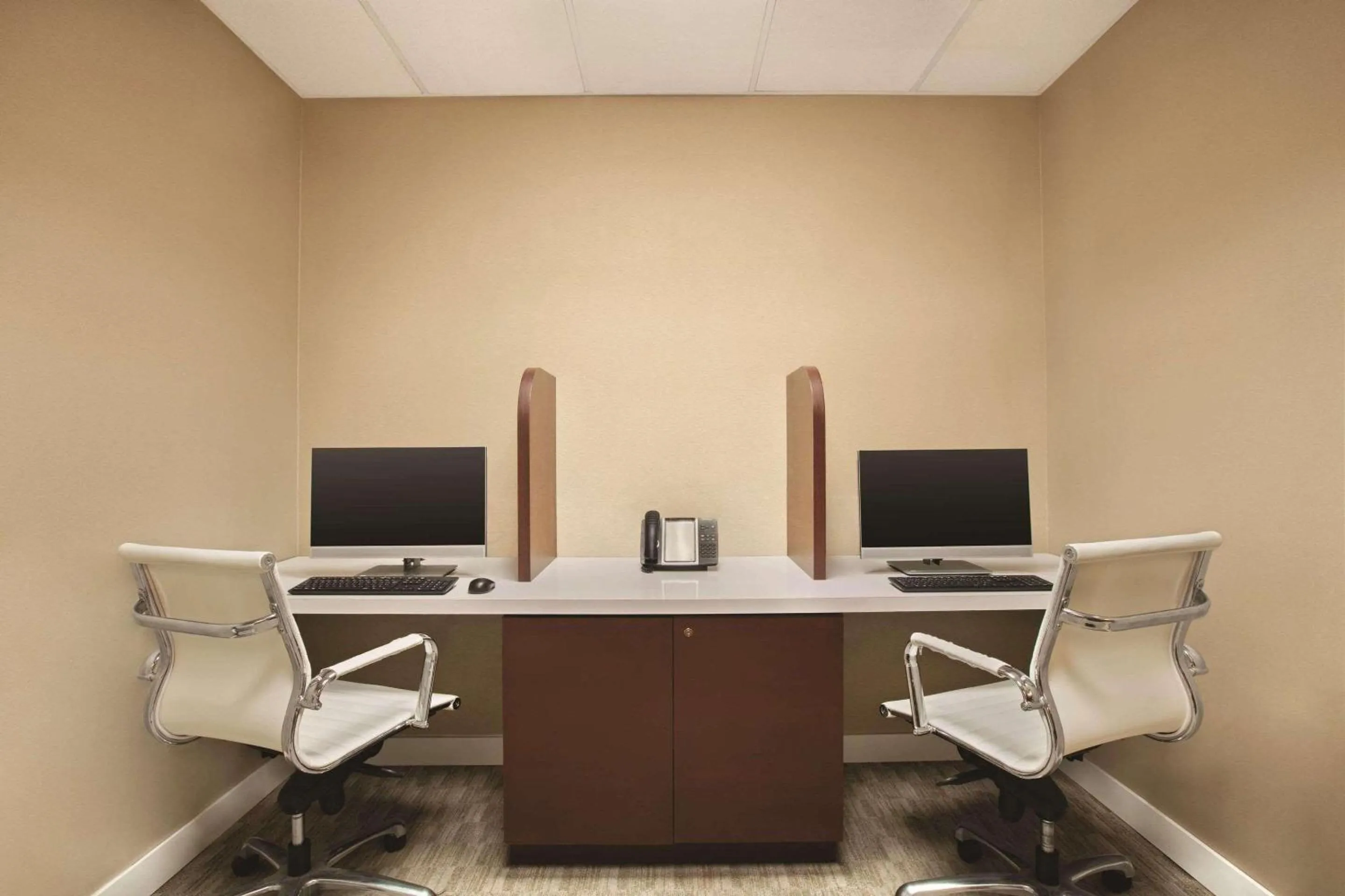 Business facilities in Radisson Hotel Toronto Airport West
