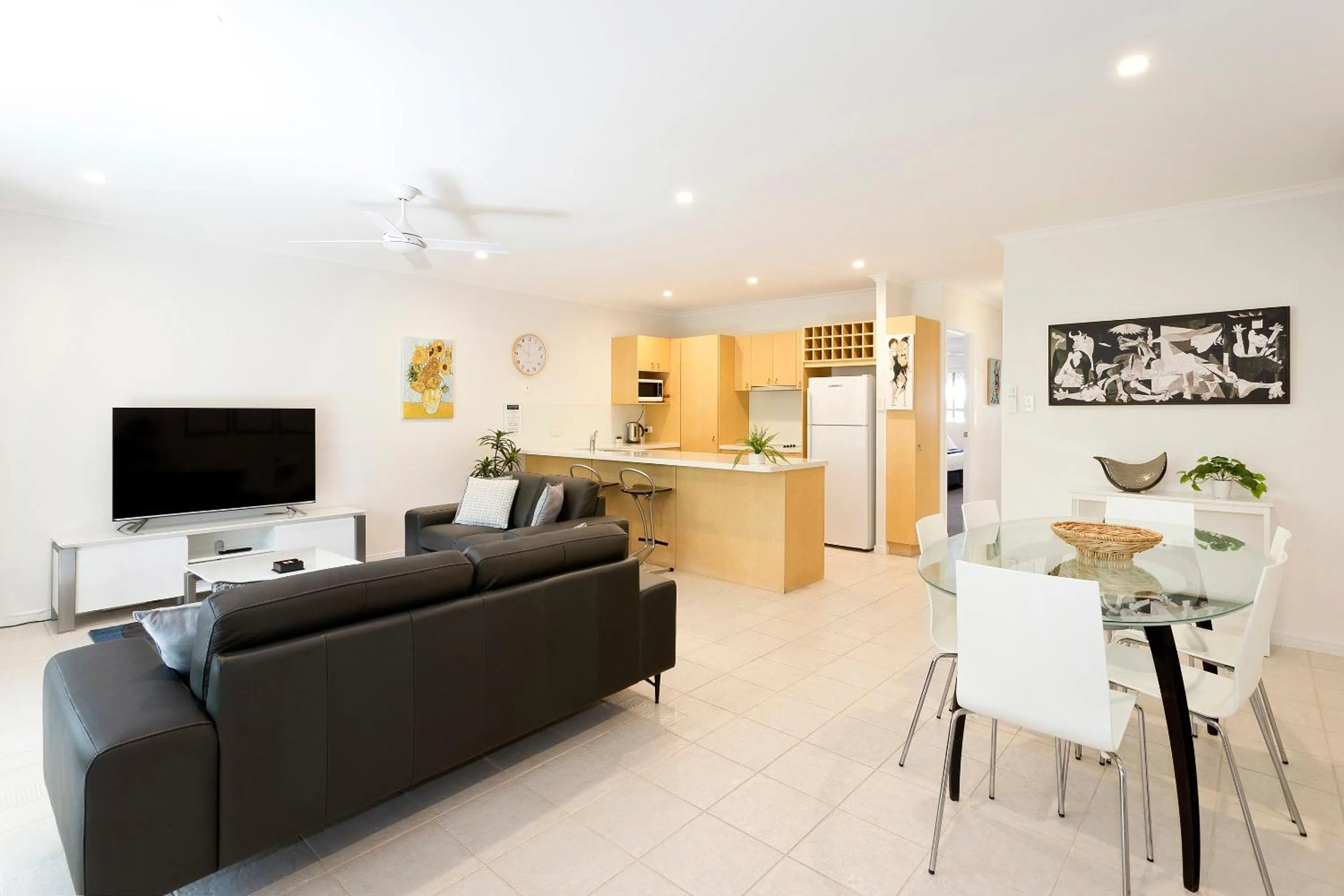 Dining area in Offshore Noosa Resort