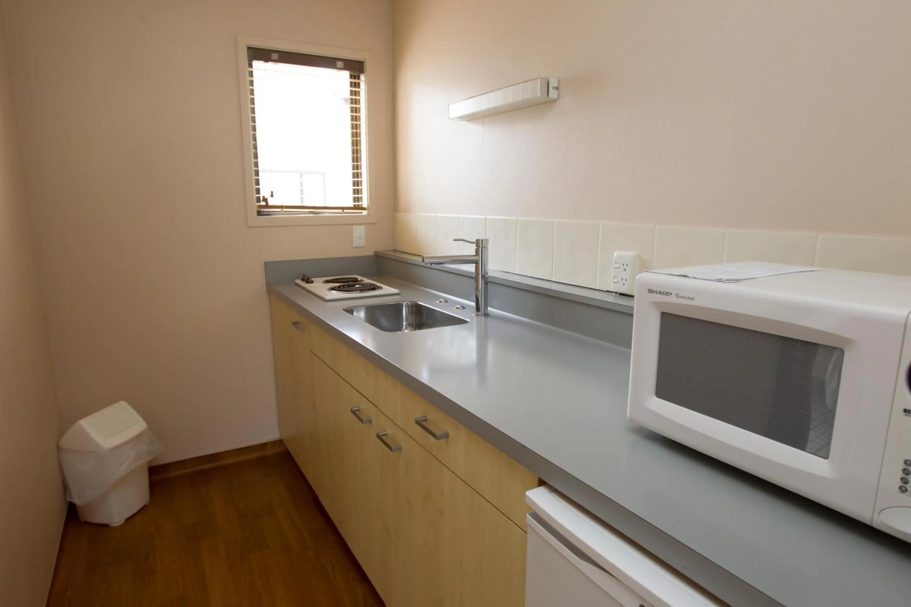 Kitchen or kitchenette in Aspen Manor Motel