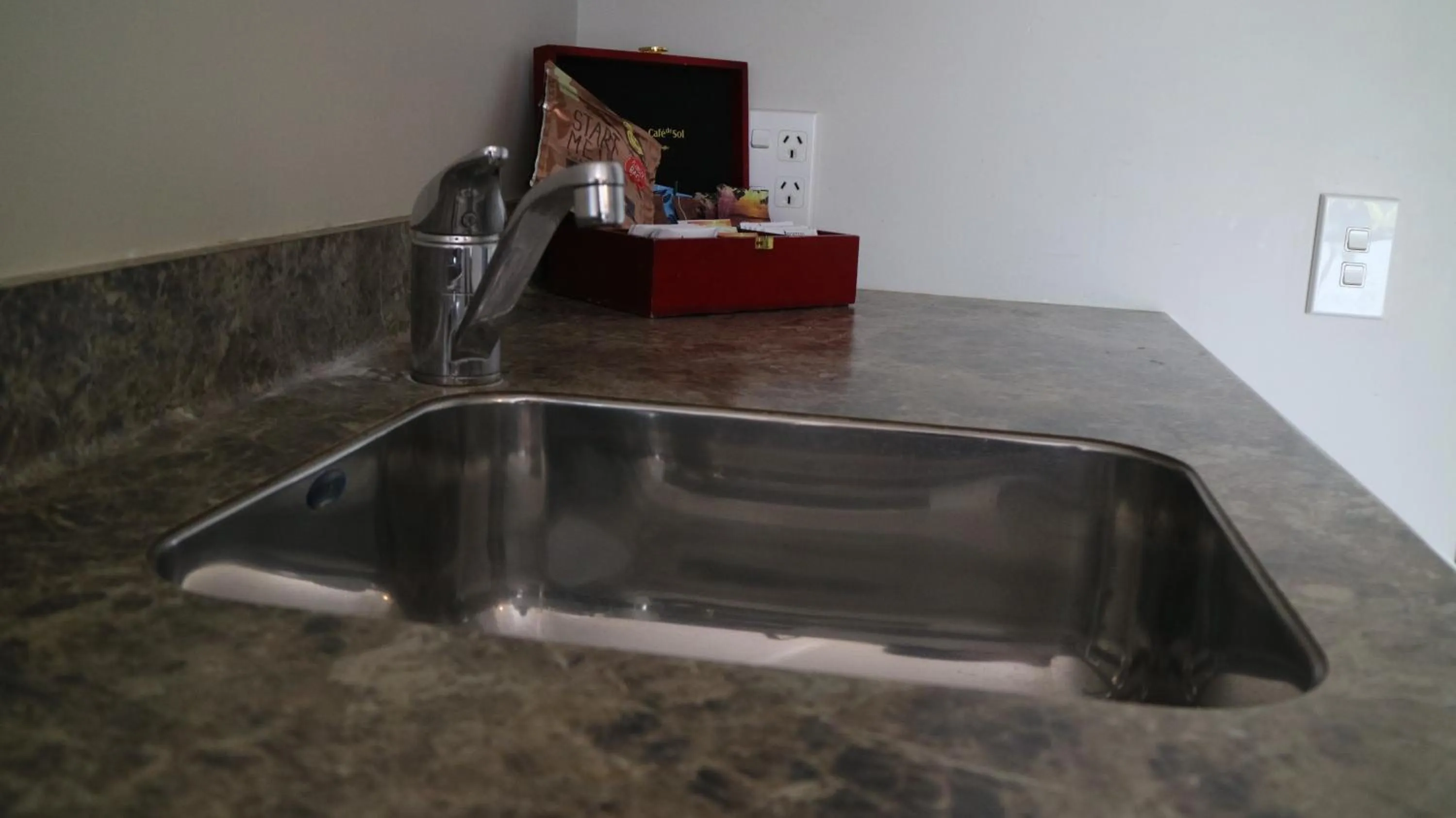 Coffee/tea facilities in Executive On Fenton