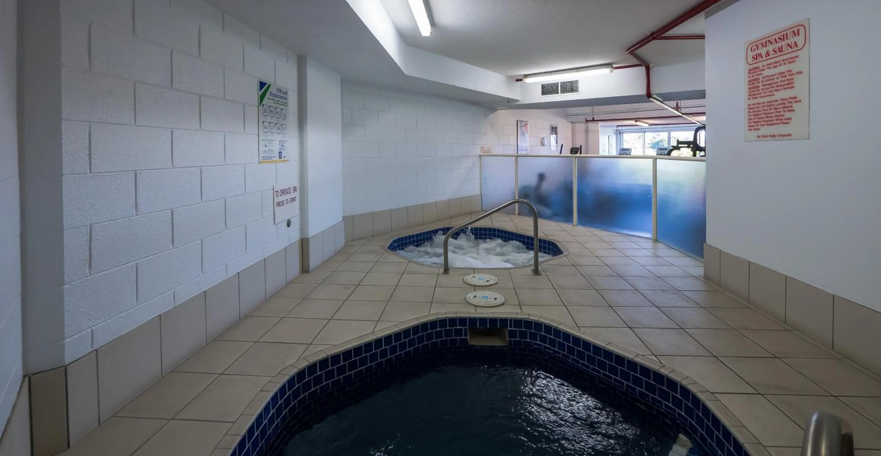 Swimming pool in Surfers Hawaiian Holiday Apartments