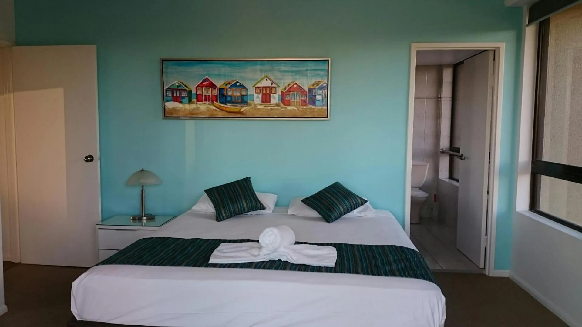 Bedroom in Surfers Hawaiian Holiday Apartments