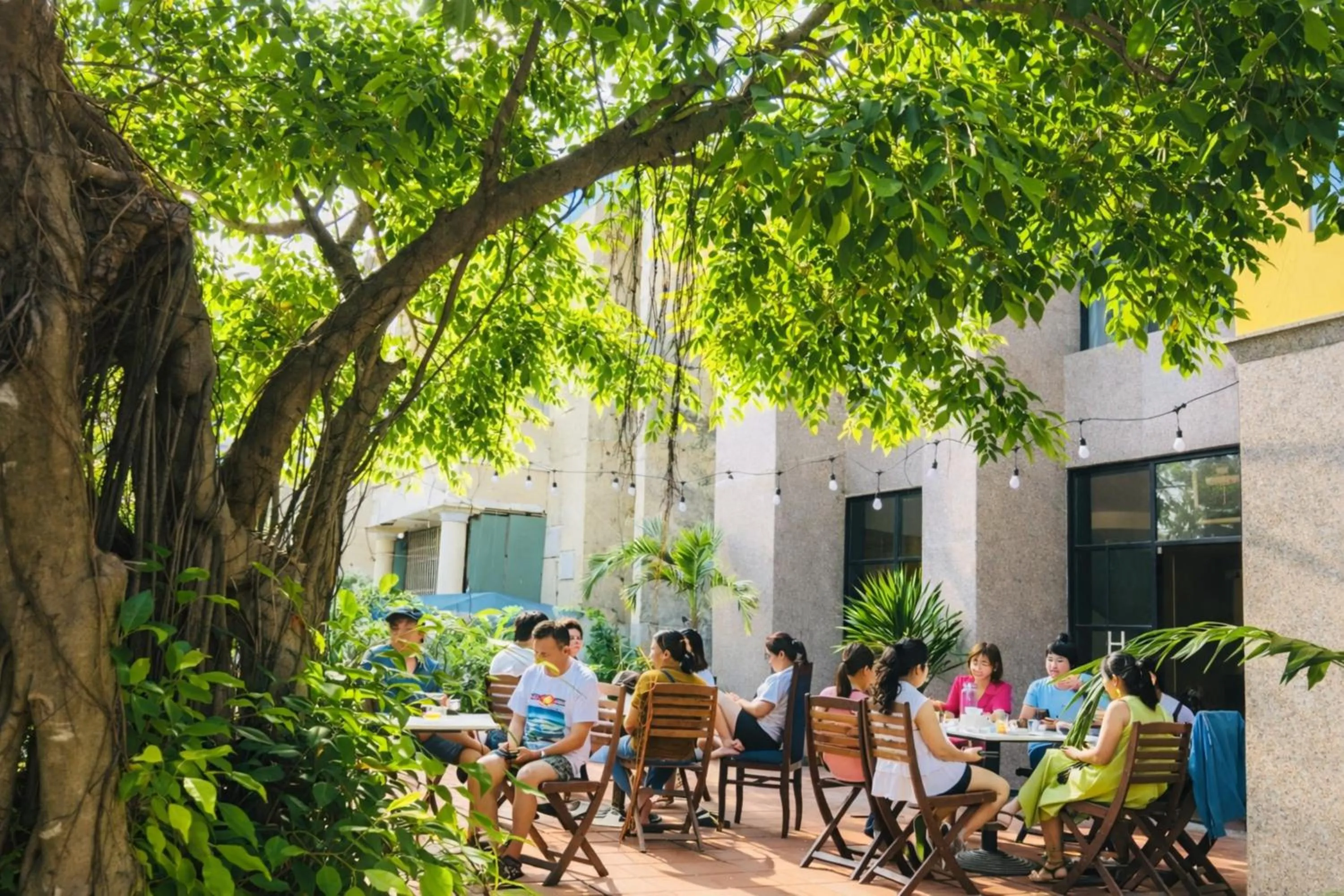 Restaurant/places to eat in Sea and Sand Hotel