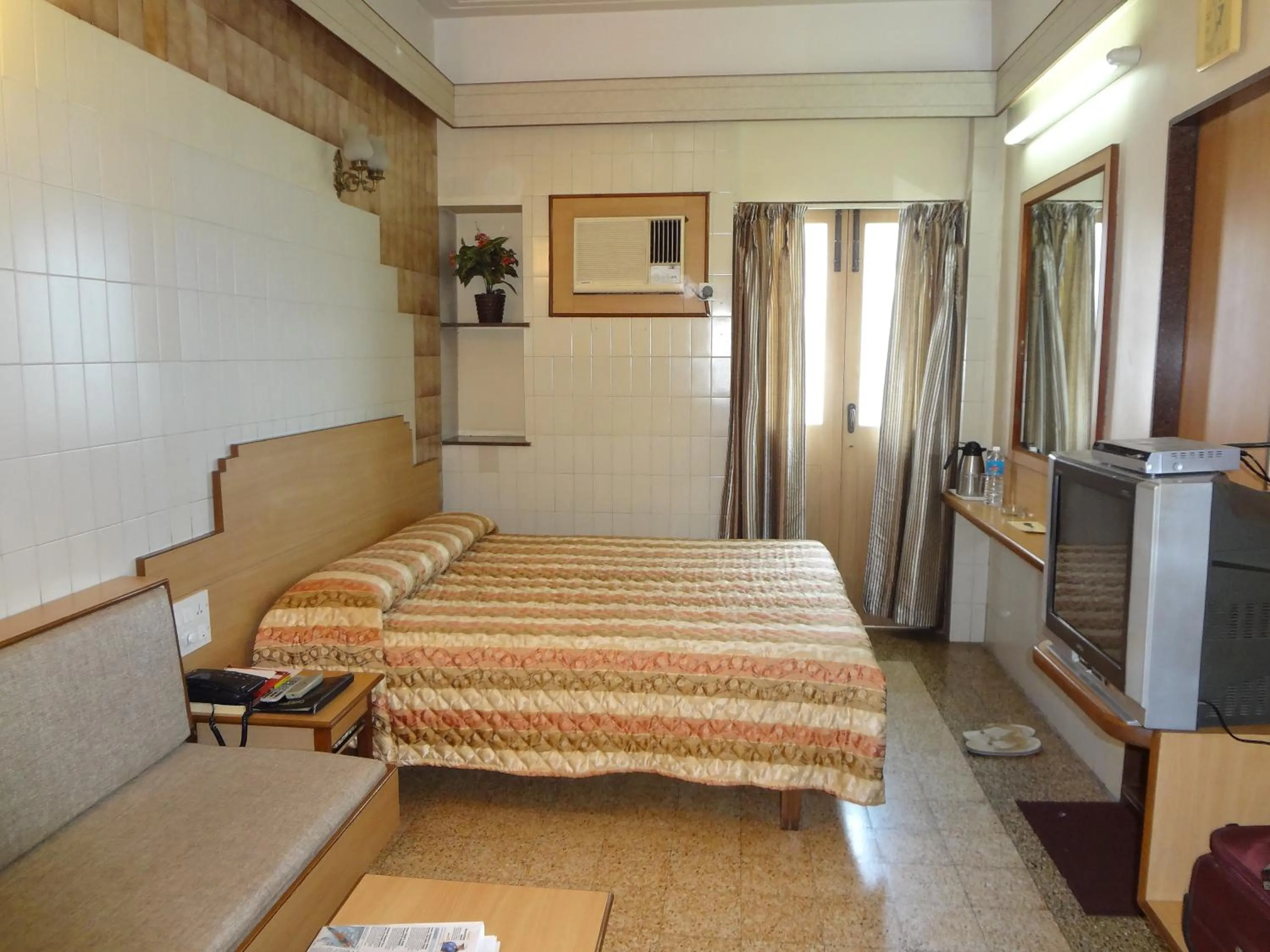 Bed in Chateau Windsor Hotel - Marine Drive