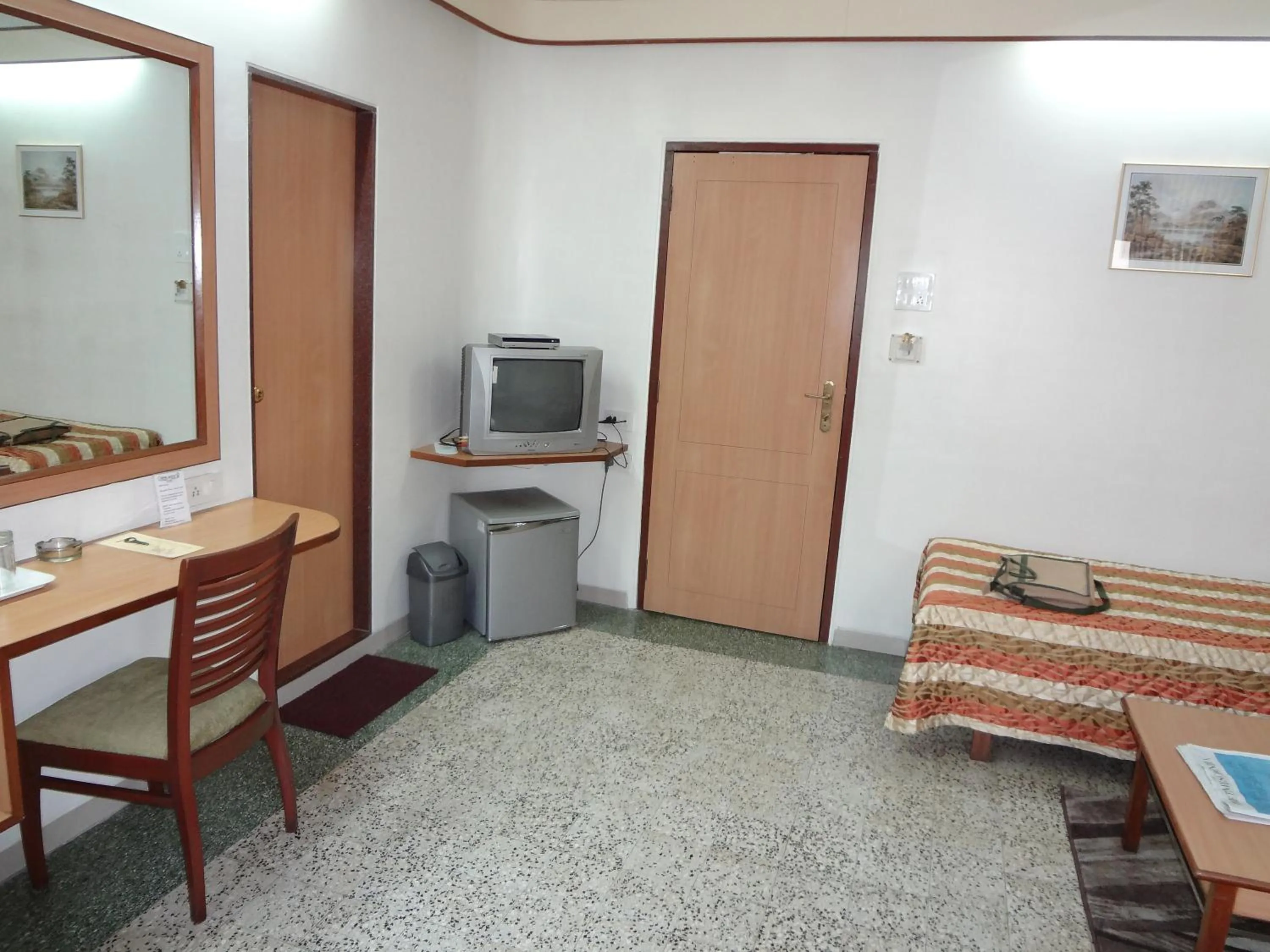 TV and multimedia in Chateau Windsor Hotel - Marine Drive