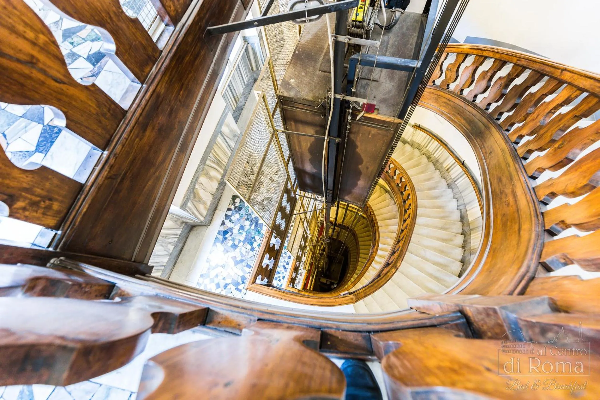 Decorative detail in Al centro di Roma