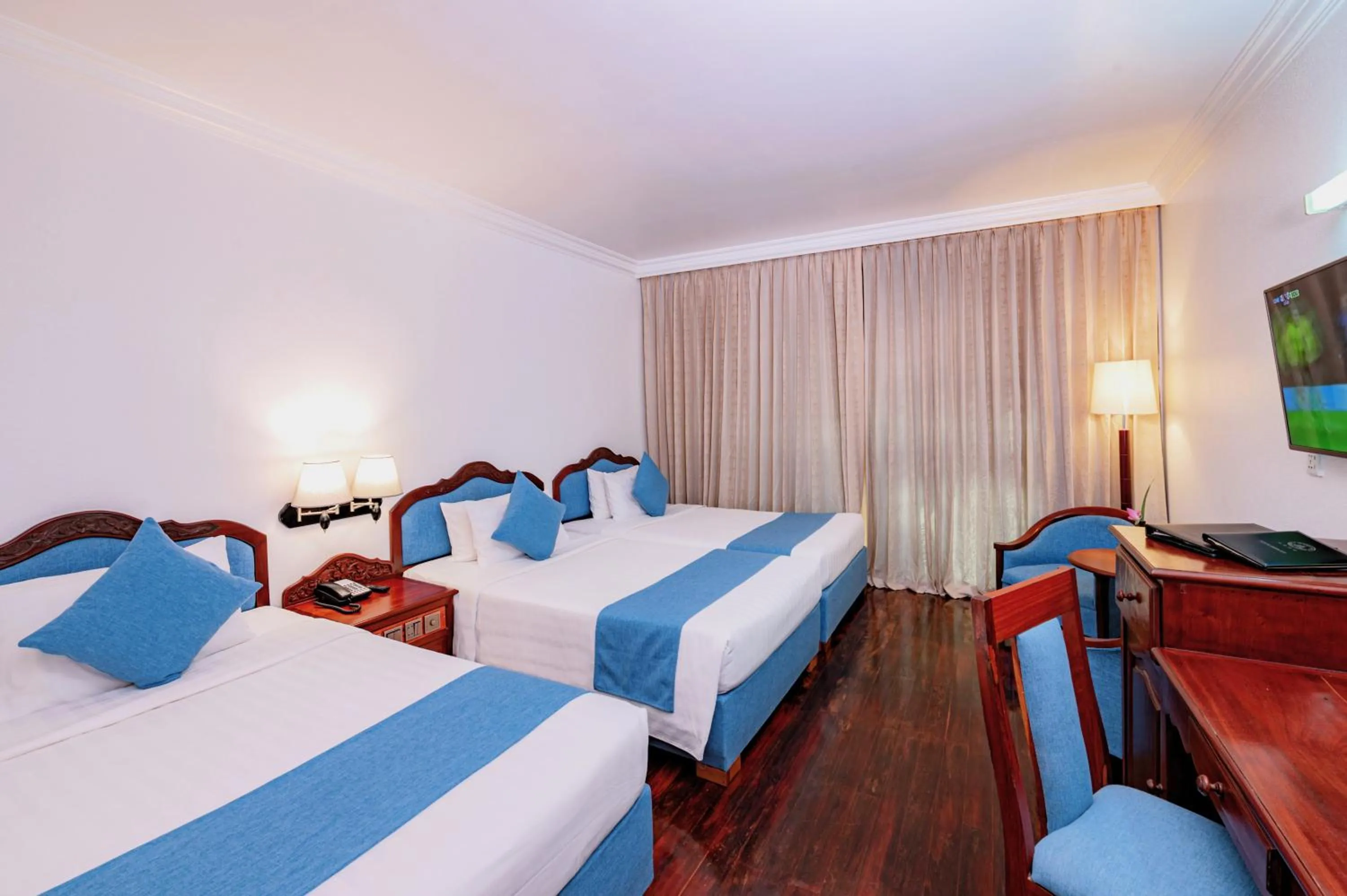 Bed in Hotel Somadevi Angkor Resort & Spa