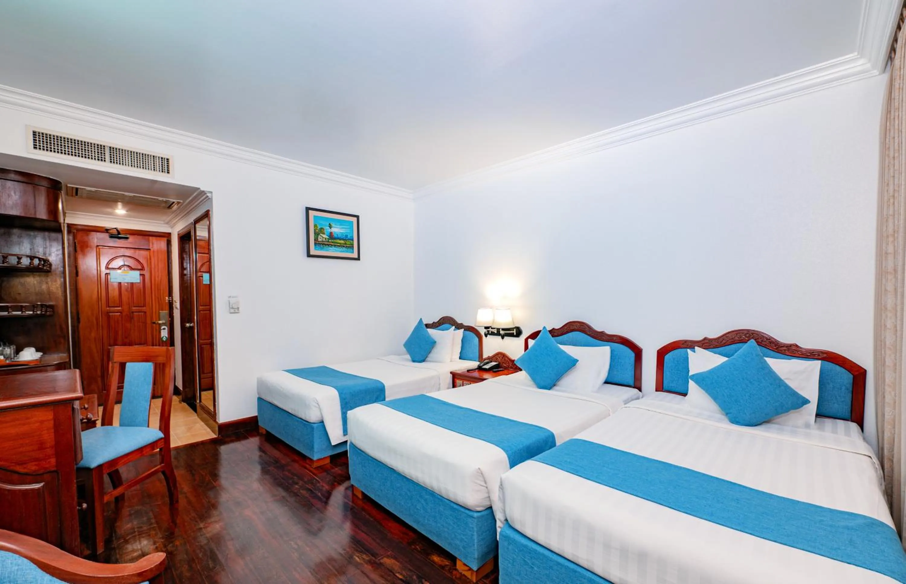 Bed in Hotel Somadevi Angkor Resort & Spa