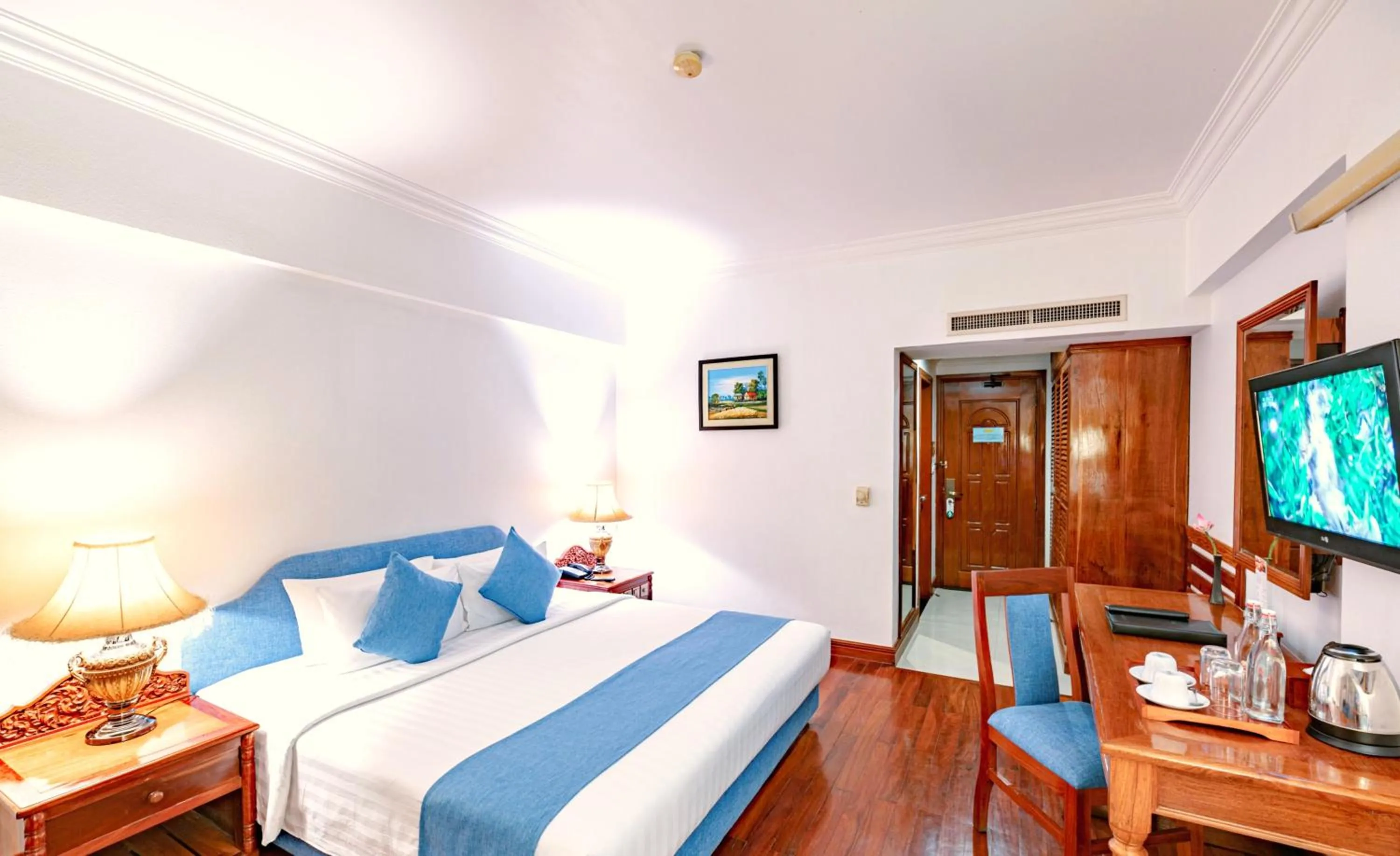 Photo of the whole room, Bed in Hotel Somadevi Angkor Resort & Spa