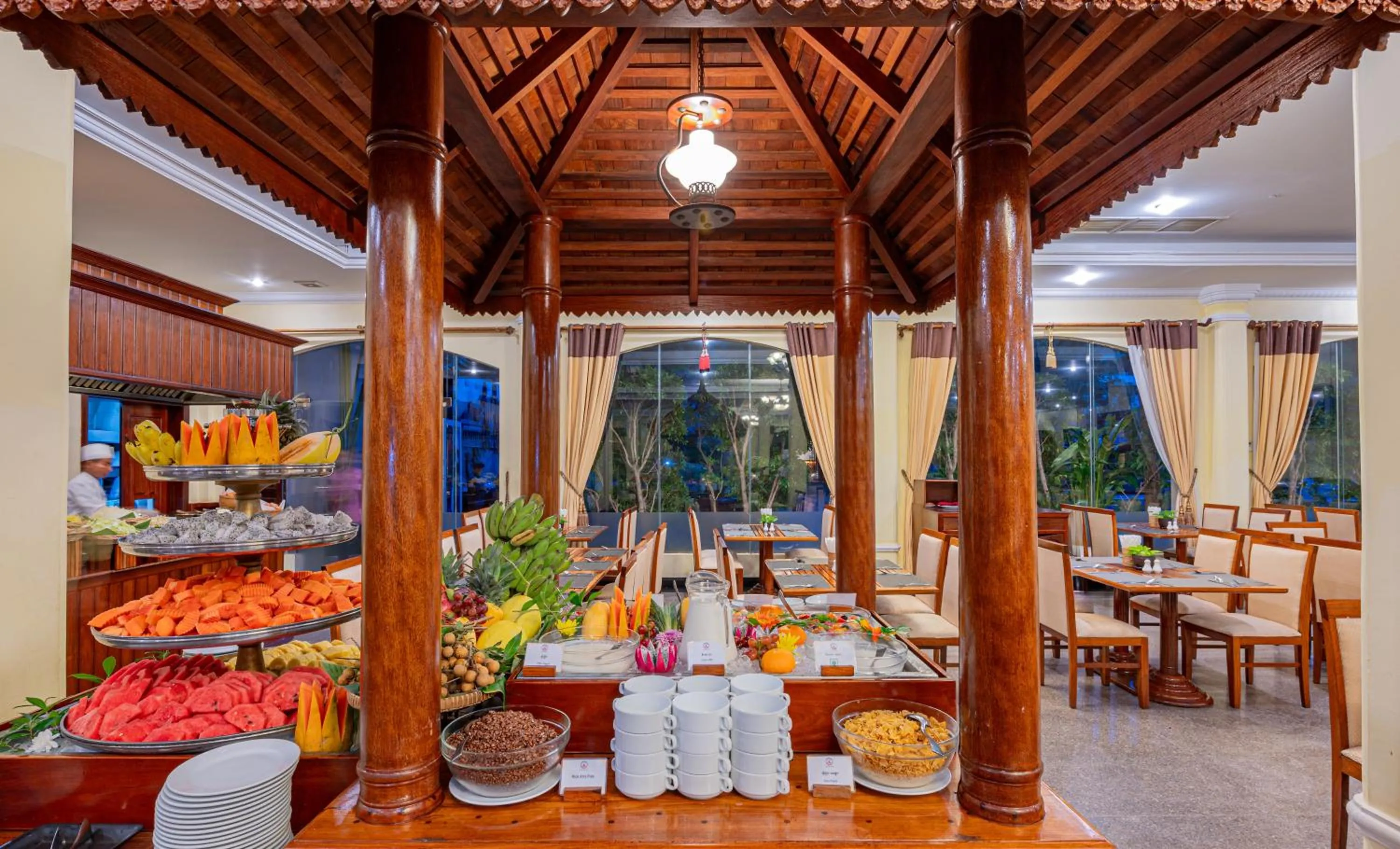 Restaurant/places to eat in Hotel Somadevi Angkor Resort & Spa