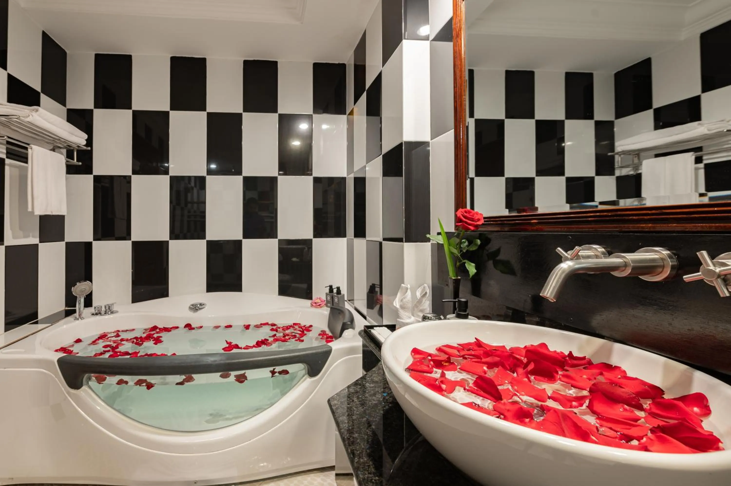 Bathroom in Hotel Somadevi Angkor Resort & Spa