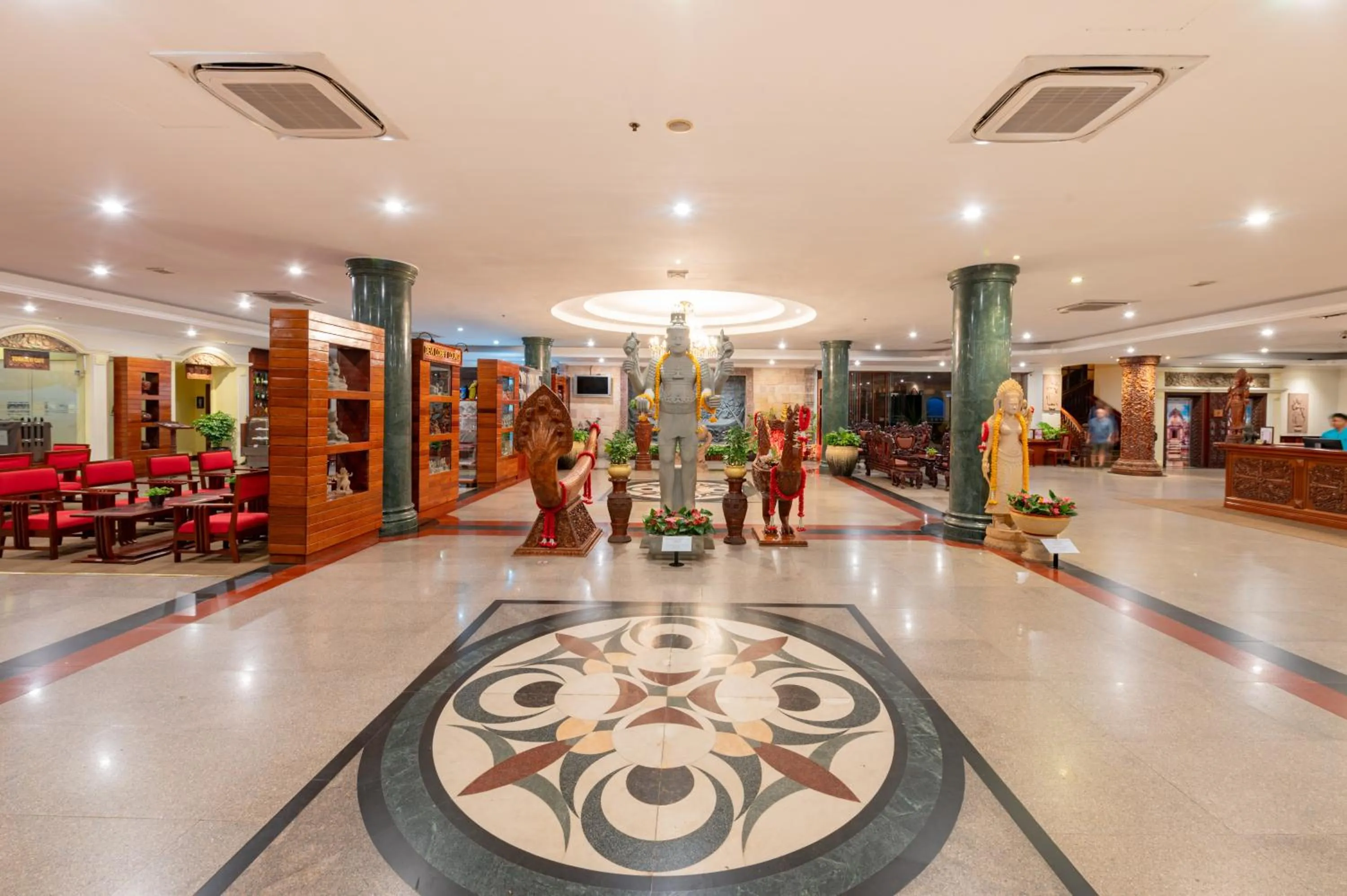 Lobby or reception in Hotel Somadevi Angkor Resort & Spa