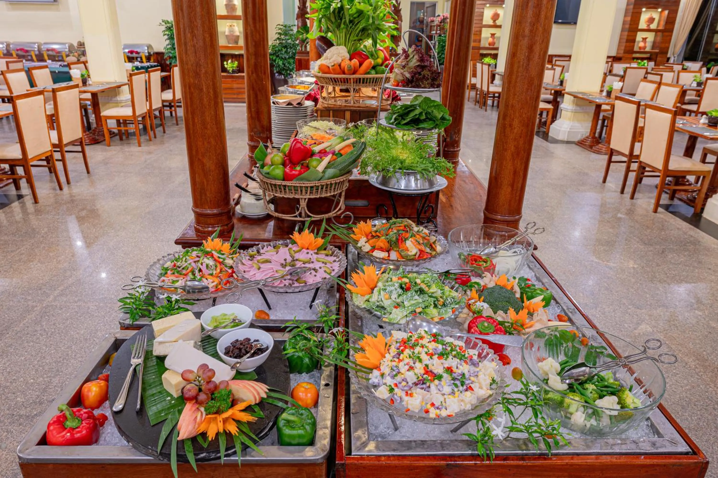 Restaurant/places to eat in Hotel Somadevi Angkor Resort & Spa