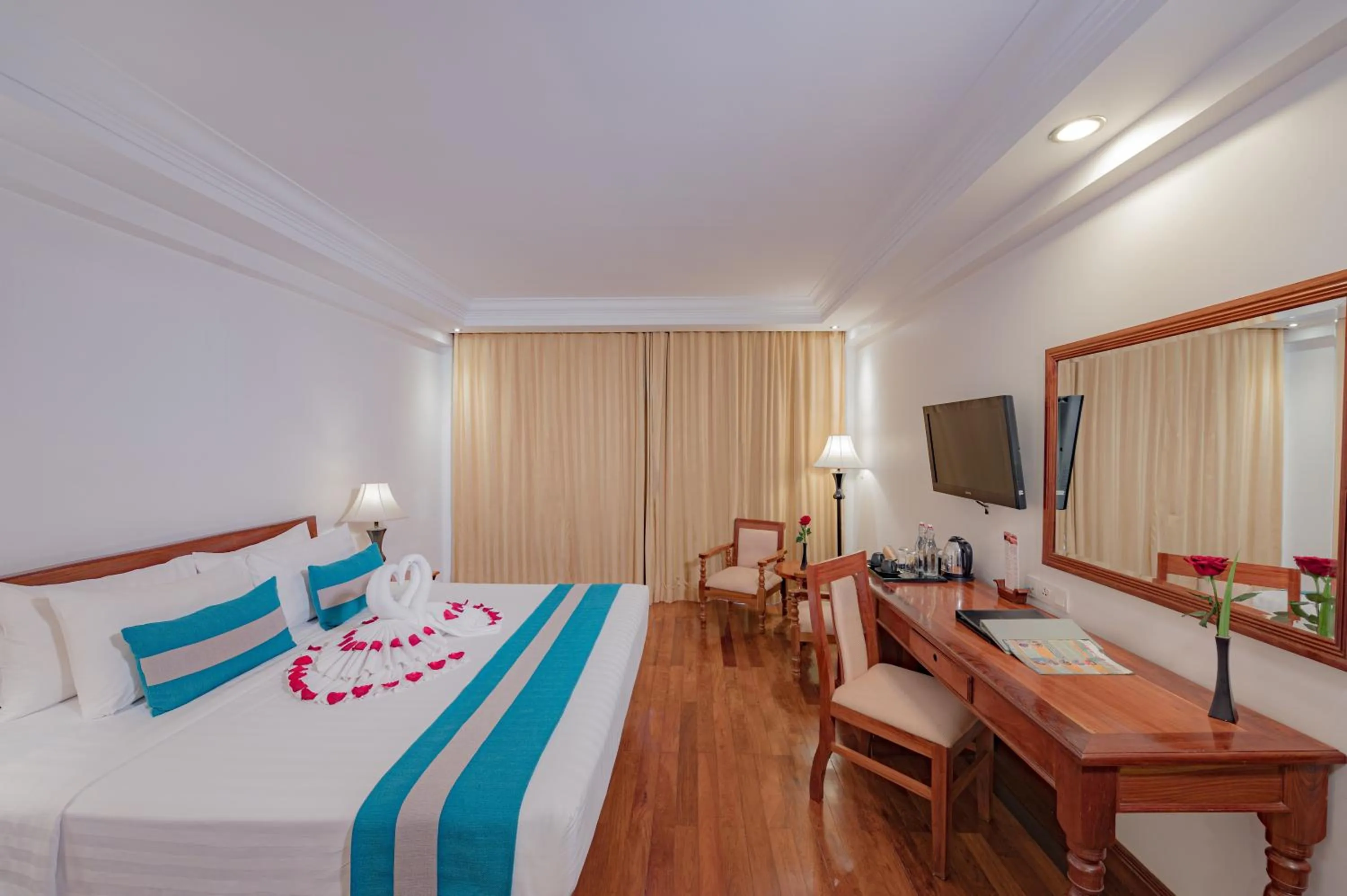 Bed in Hotel Somadevi Angkor Resort & Spa