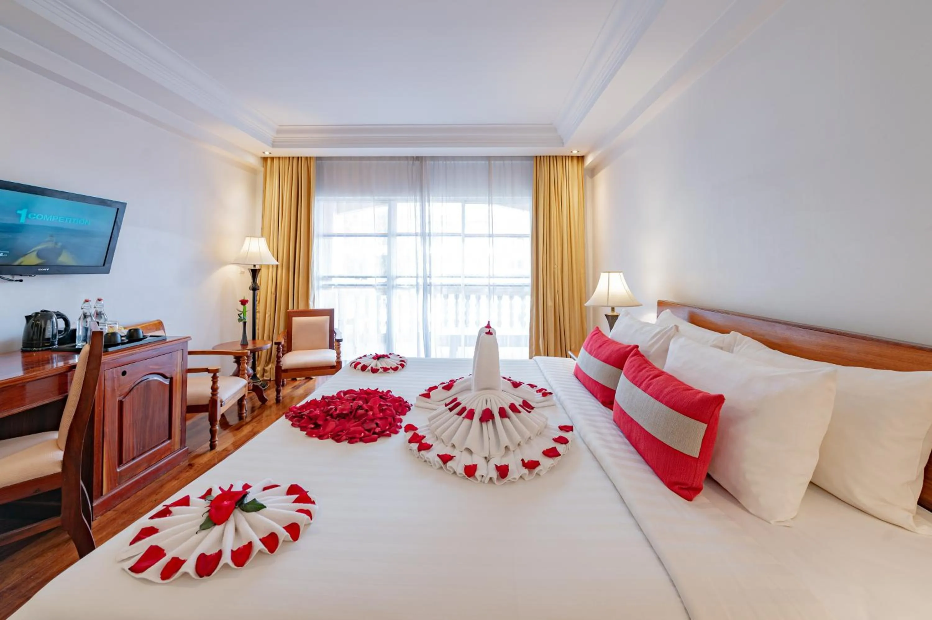 Bed in Hotel Somadevi Angkor Resort & Spa