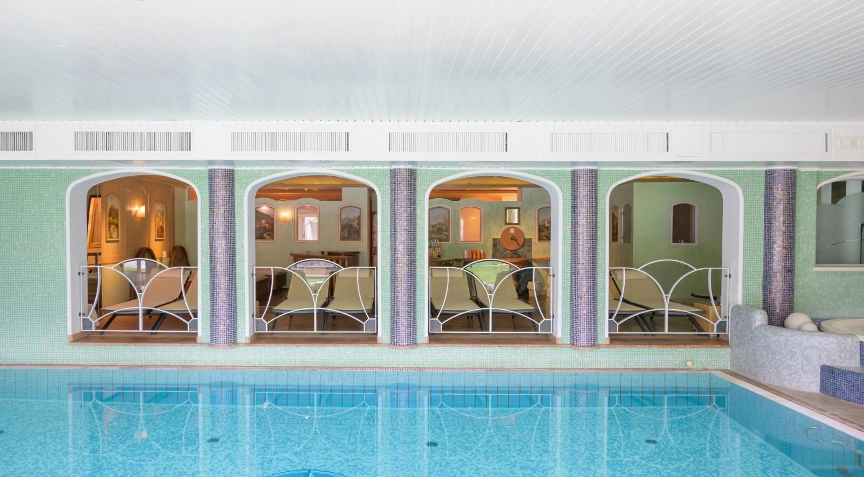 Swimming pool in Glanzhof Hotel & Apartments