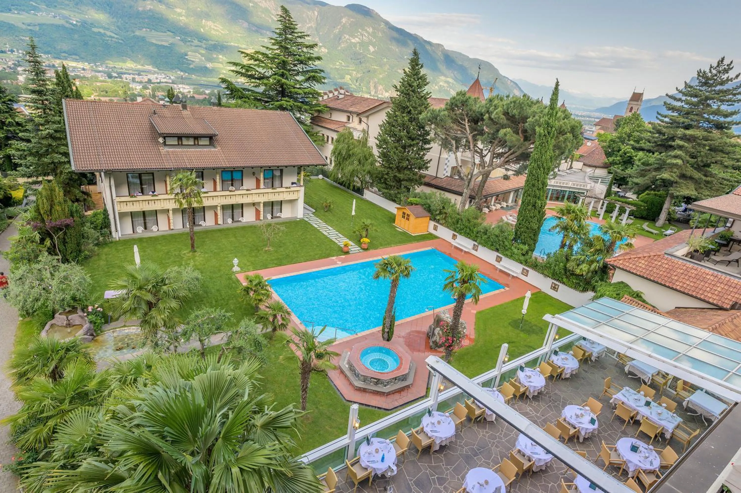 Property building in Glanzhof Hotel & Apartments