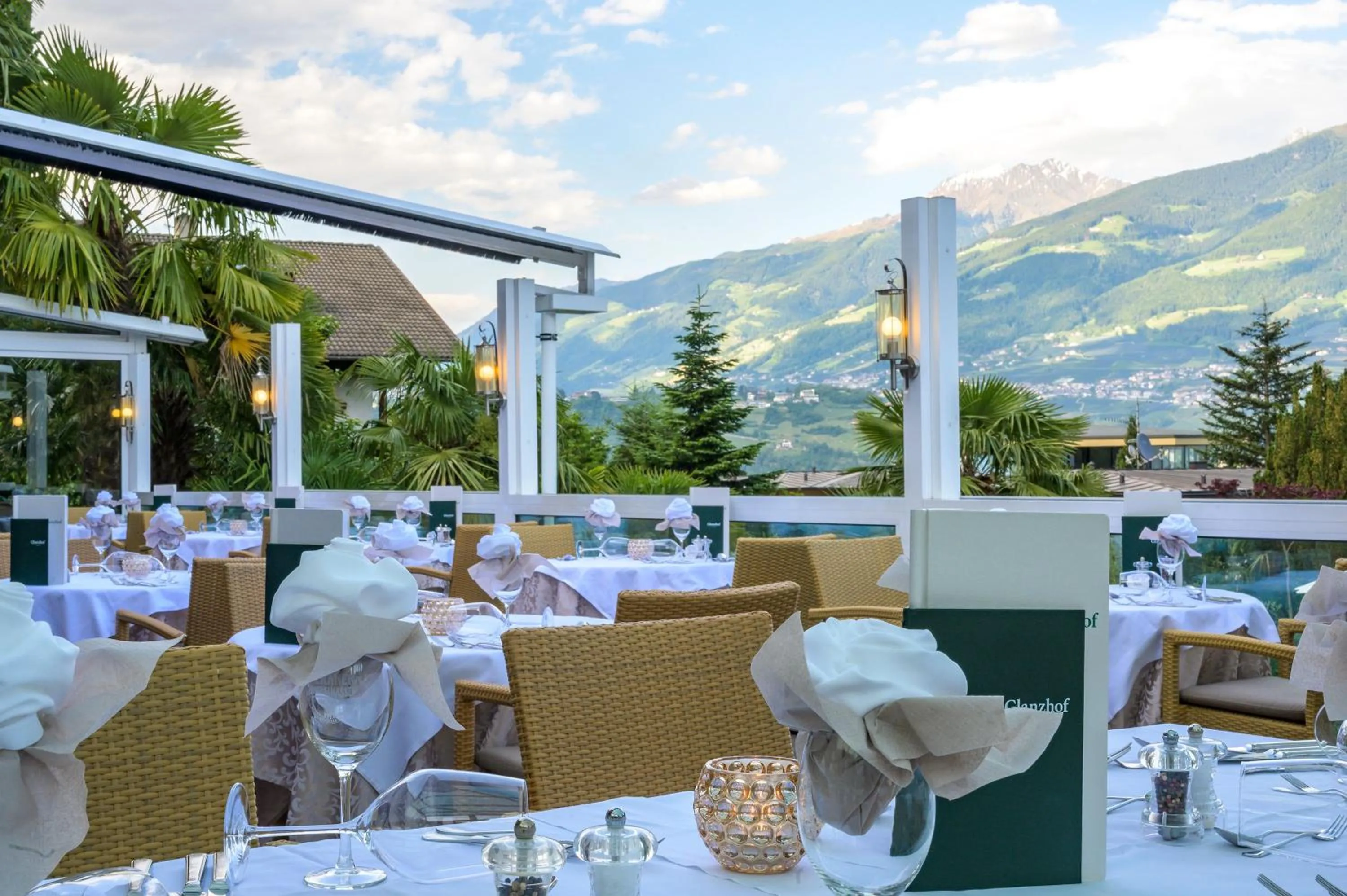 Restaurant/places to eat in Glanzhof Hotel & Apartments