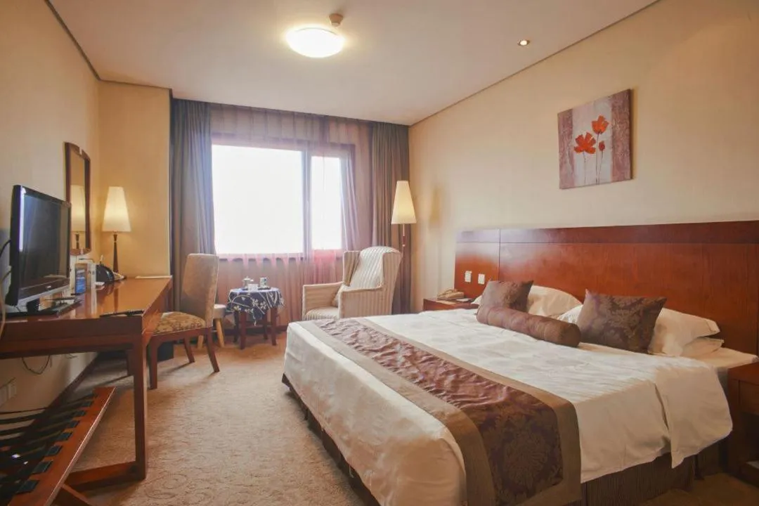 Super House International