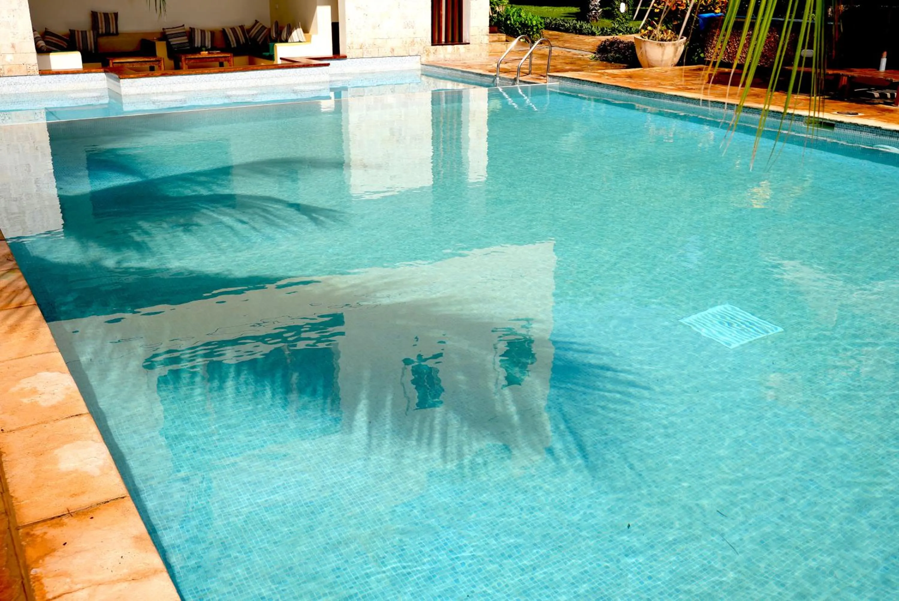 Swimming pool in Villa Mandhari - Diani Beach