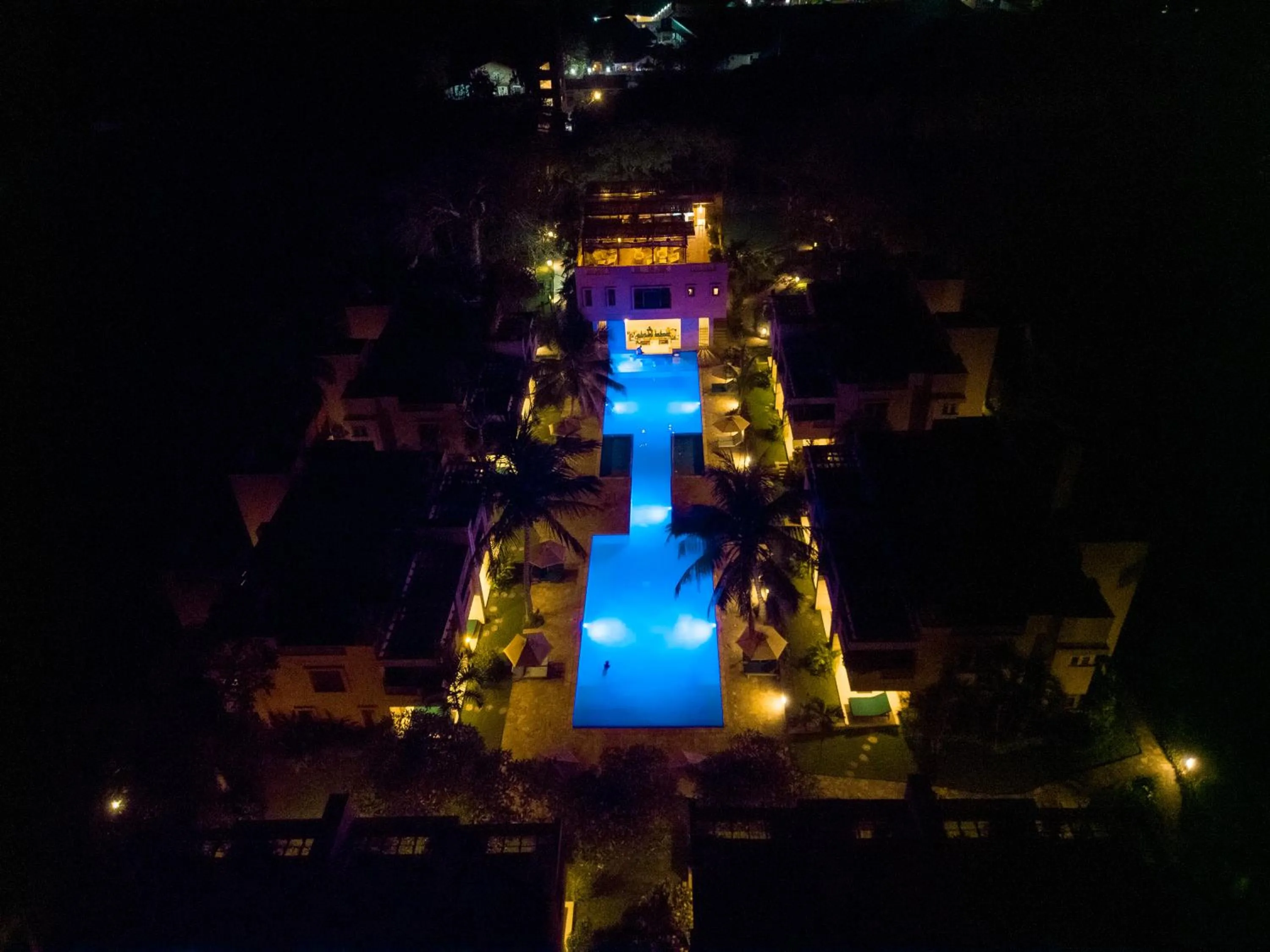 Swimming pool in Villa Mandhari - Diani Beach