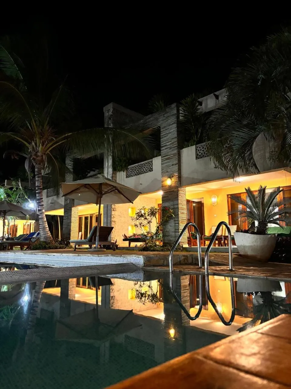 Swimming pool in Villa Mandhari - Diani Beach