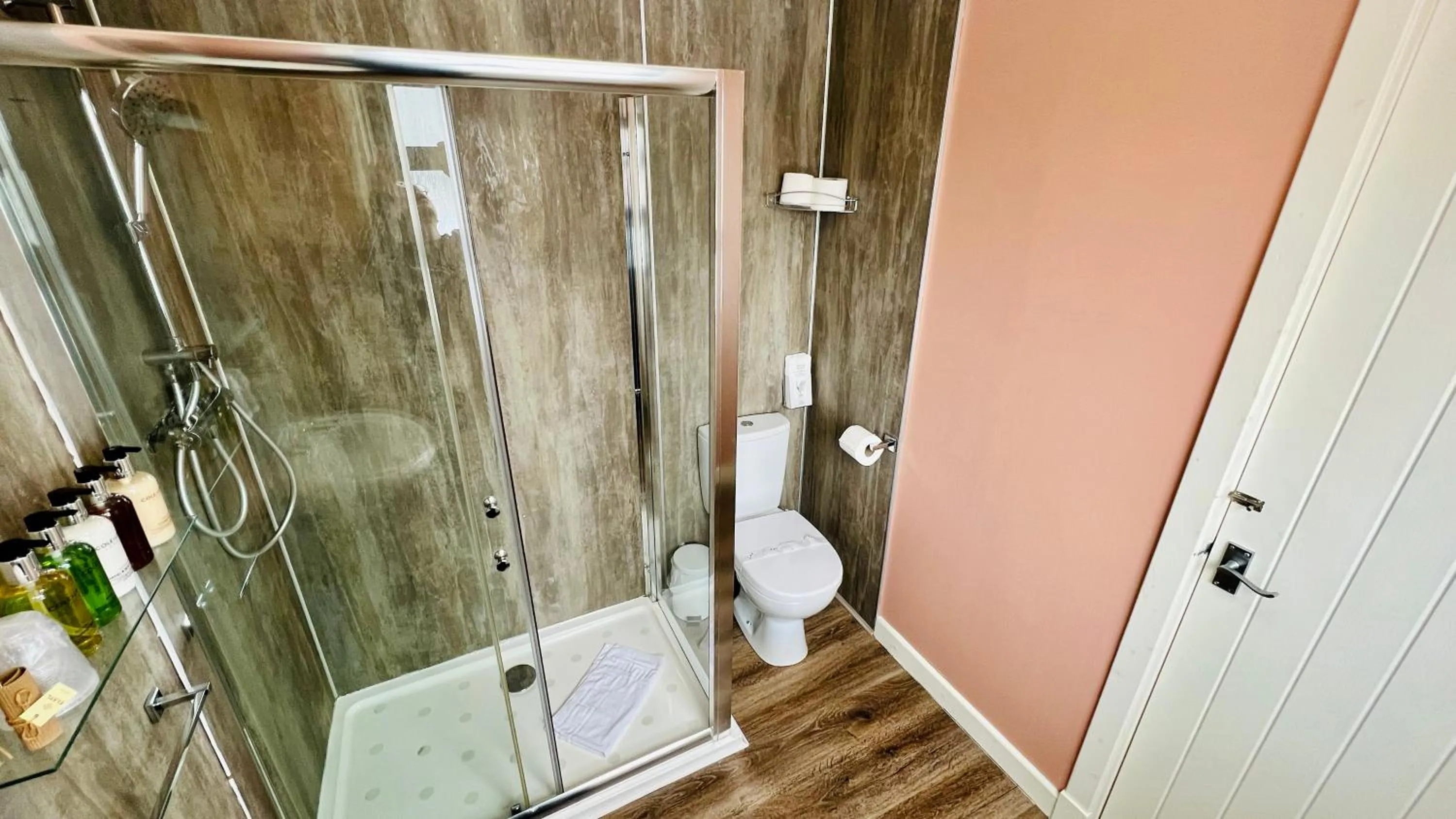 Bathroom in Aultguish Inn