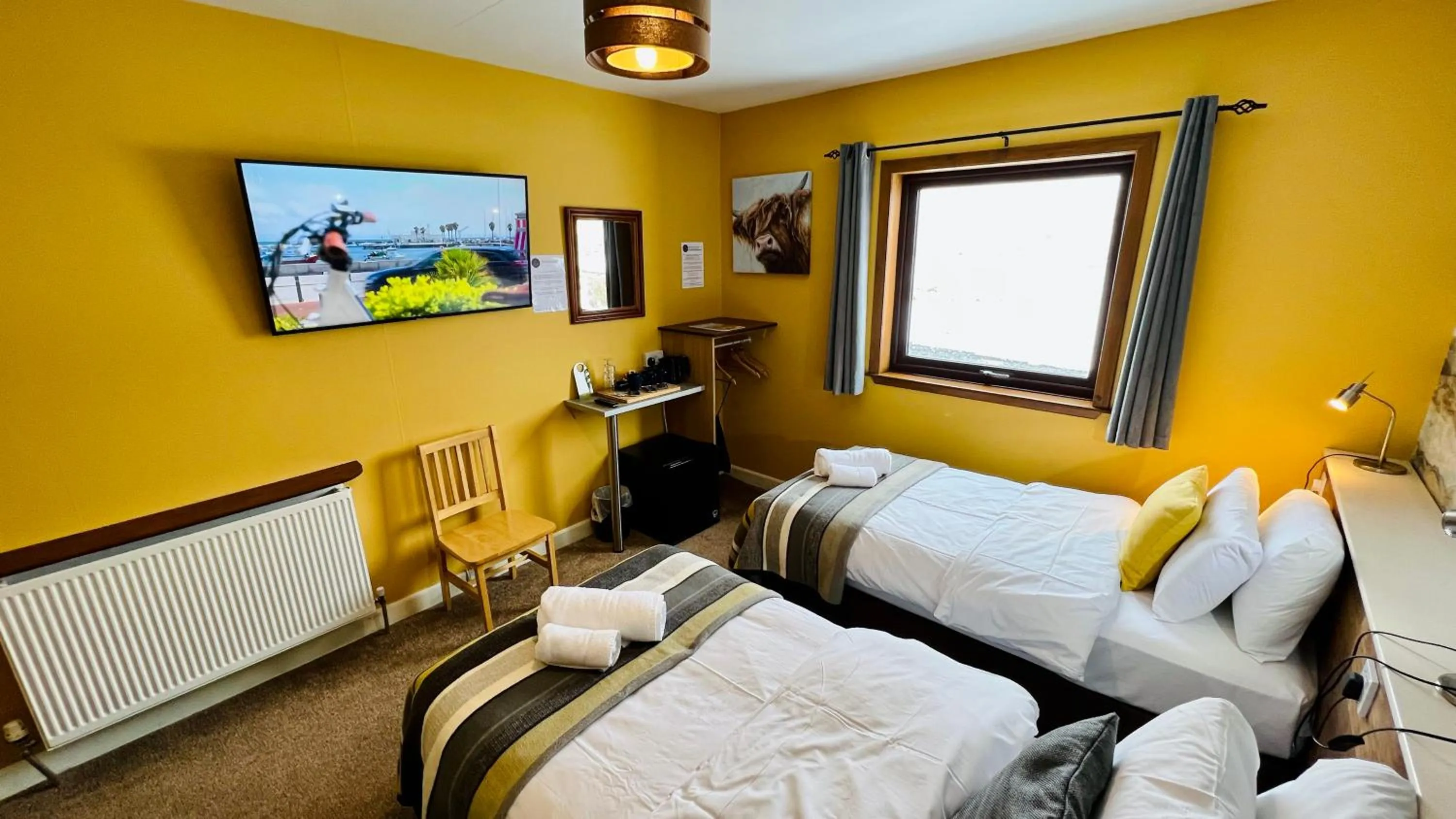 Photo of the whole room, Bed in Aultguish Inn