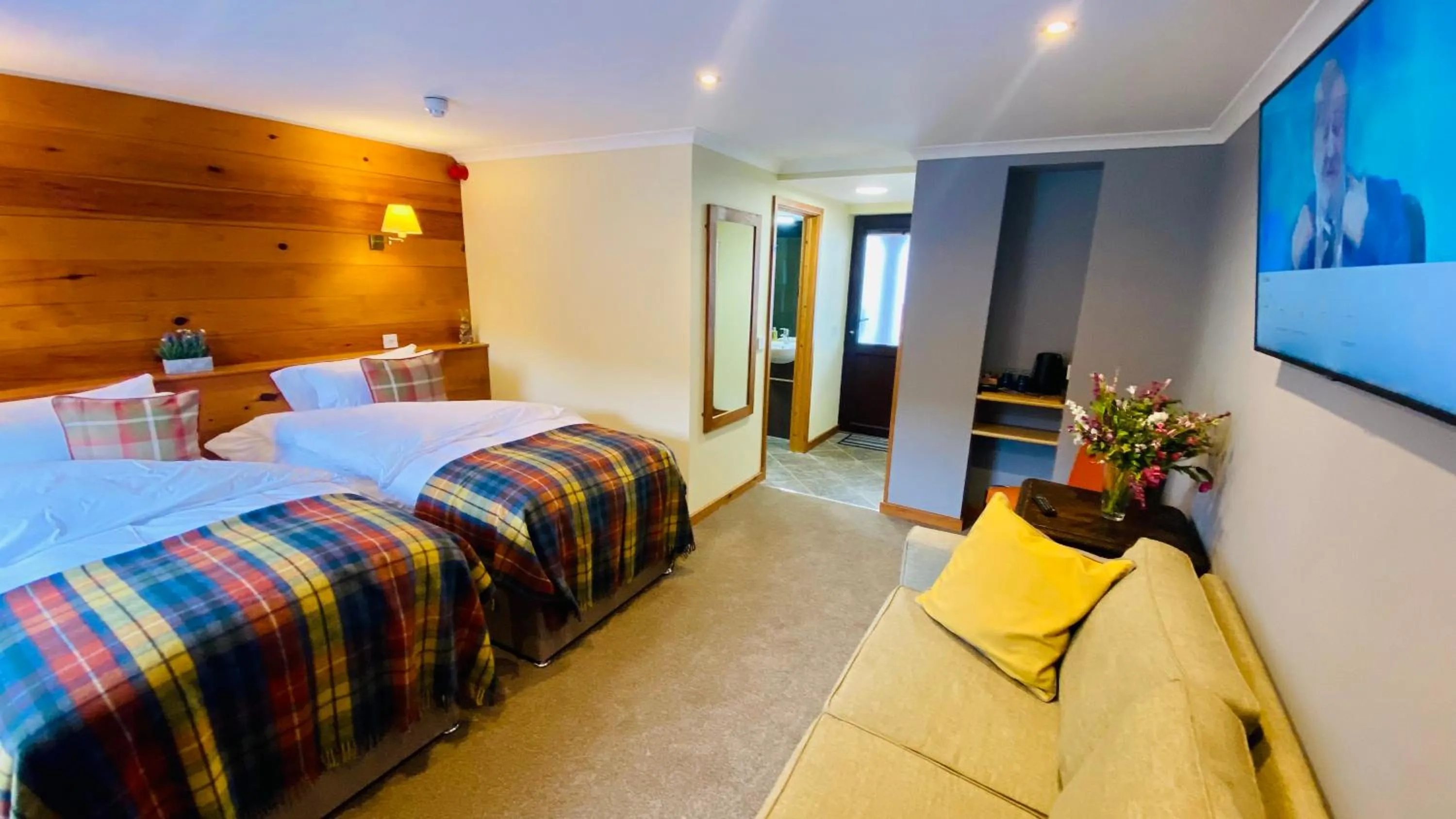 Photo of the whole room, Bed in Aultguish Inn