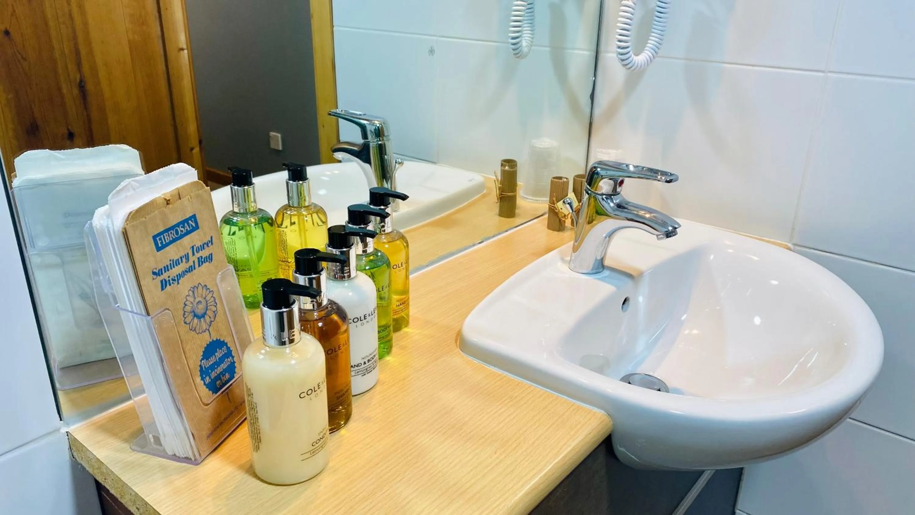 Bathroom in Aultguish Inn