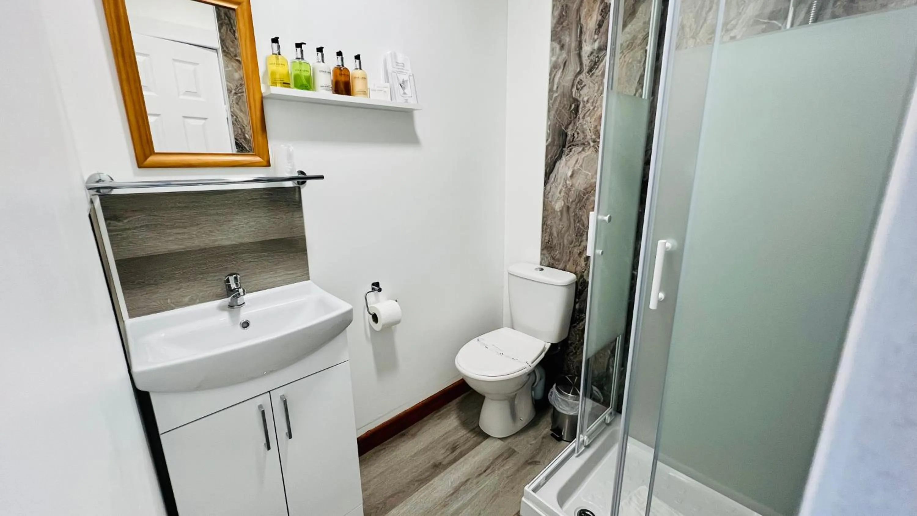 Bathroom in Aultguish Inn