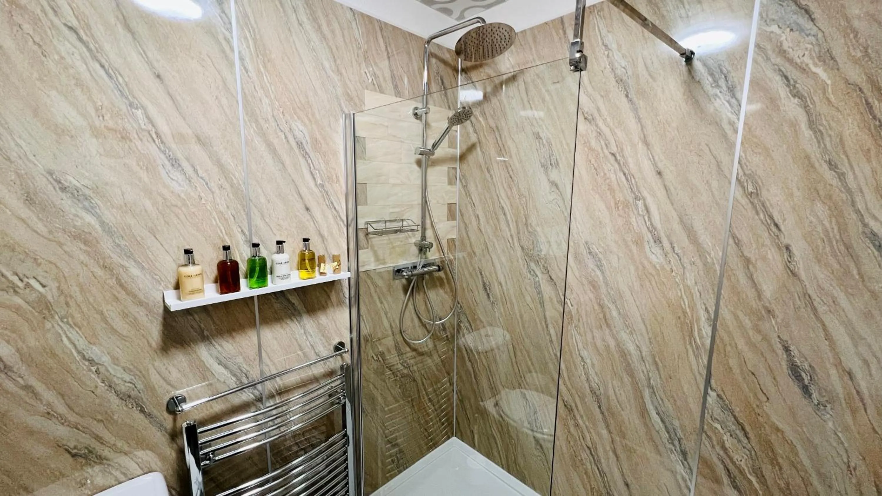 Bathroom in Aultguish Inn