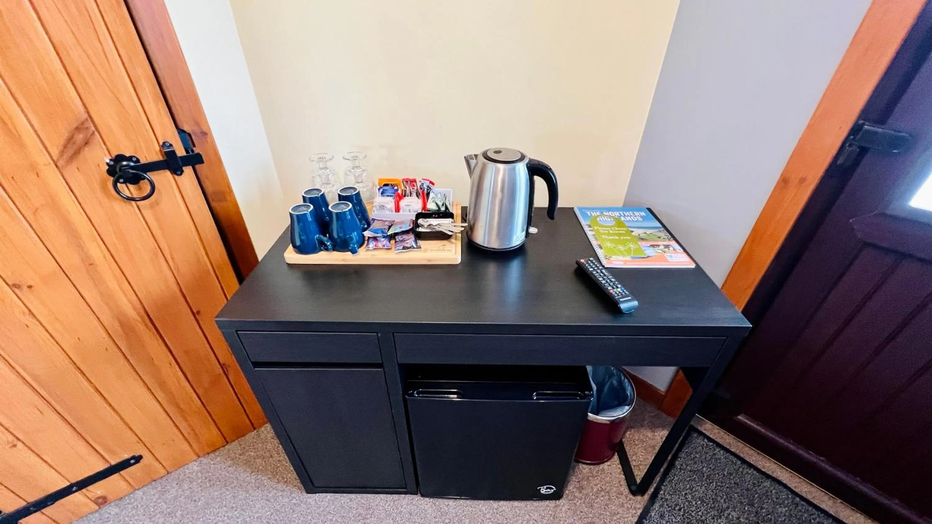 Coffee/tea facilities in Aultguish Inn