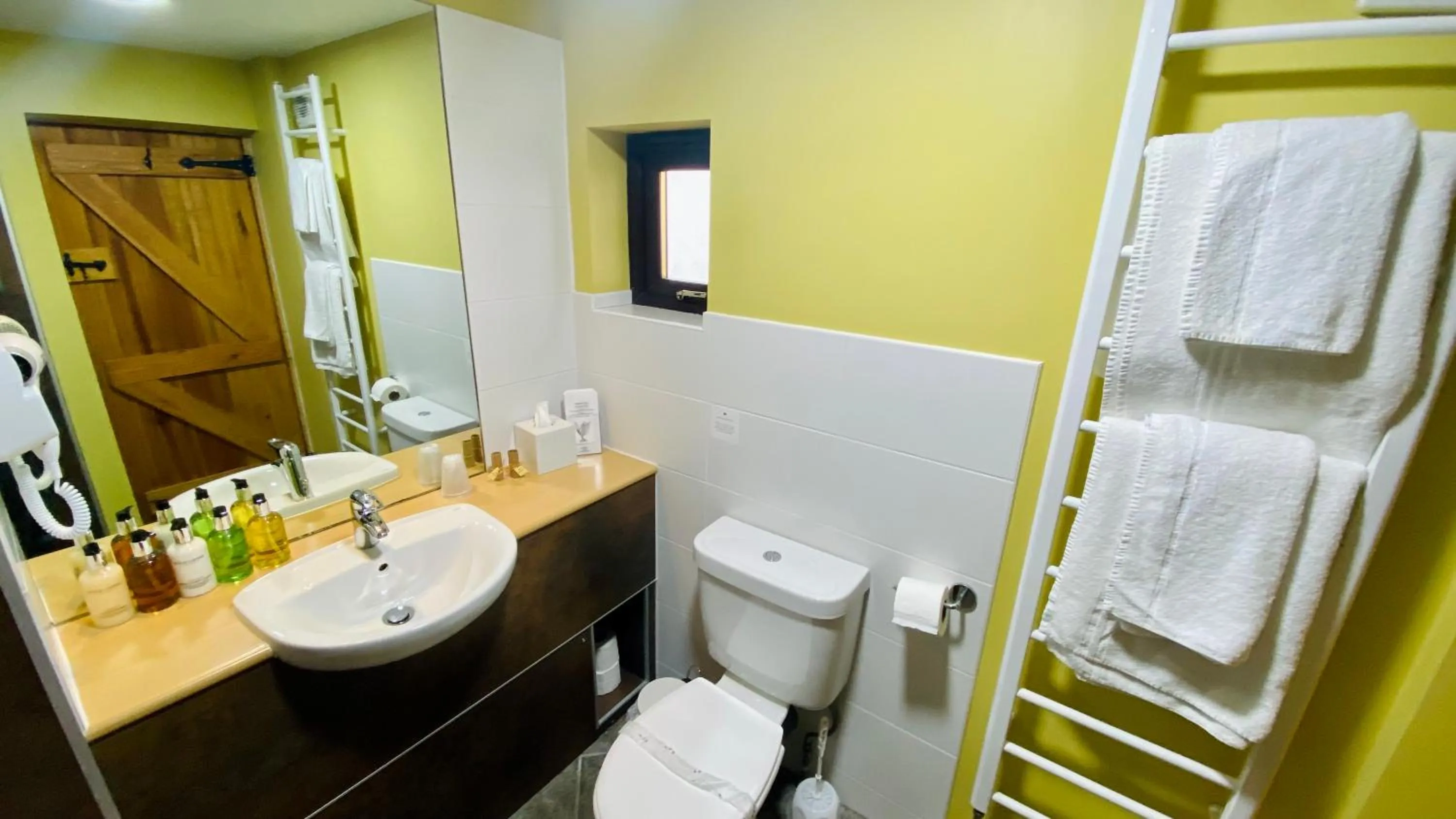 Bathroom in Aultguish Inn