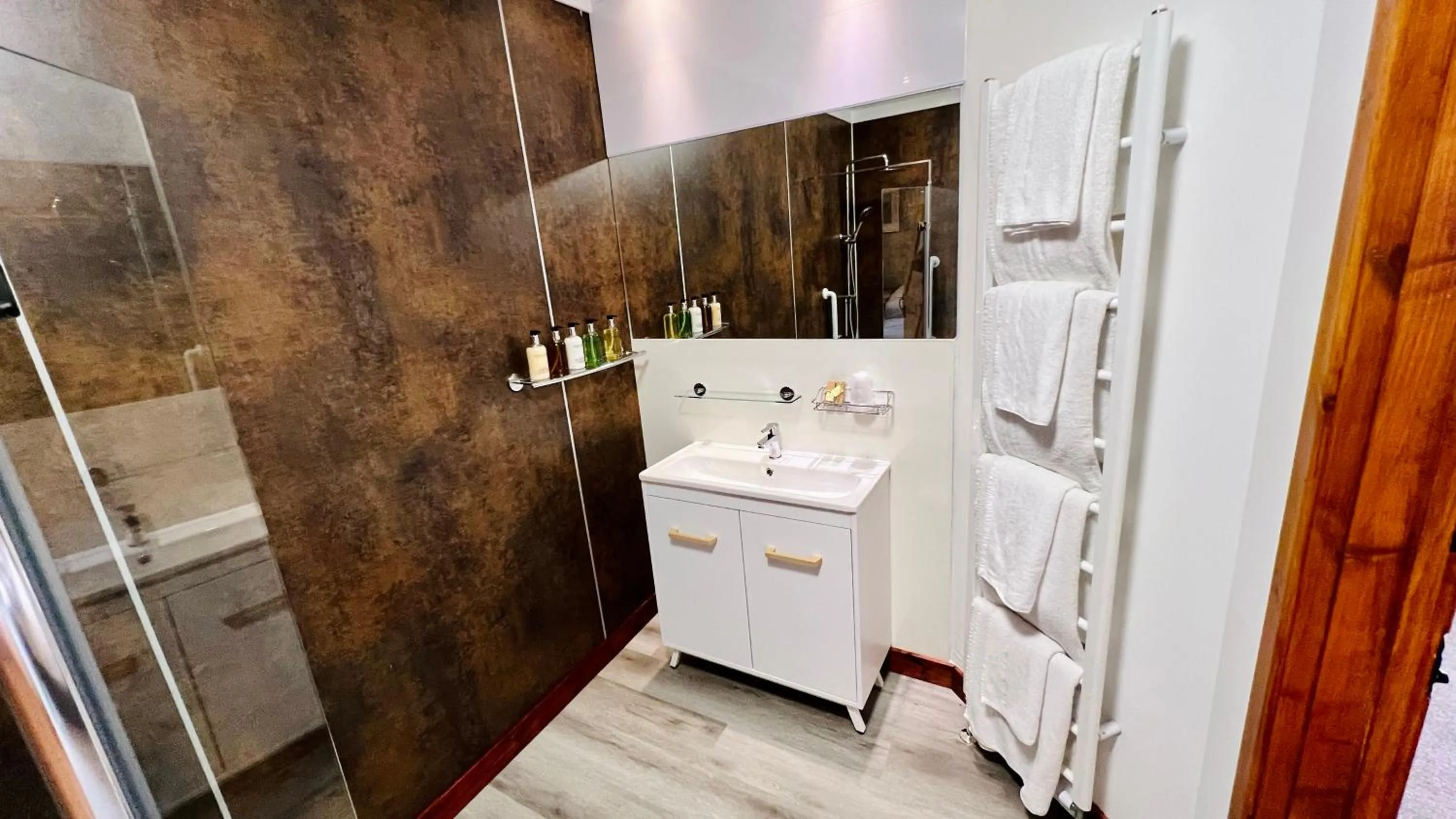 Bathroom in Aultguish Inn