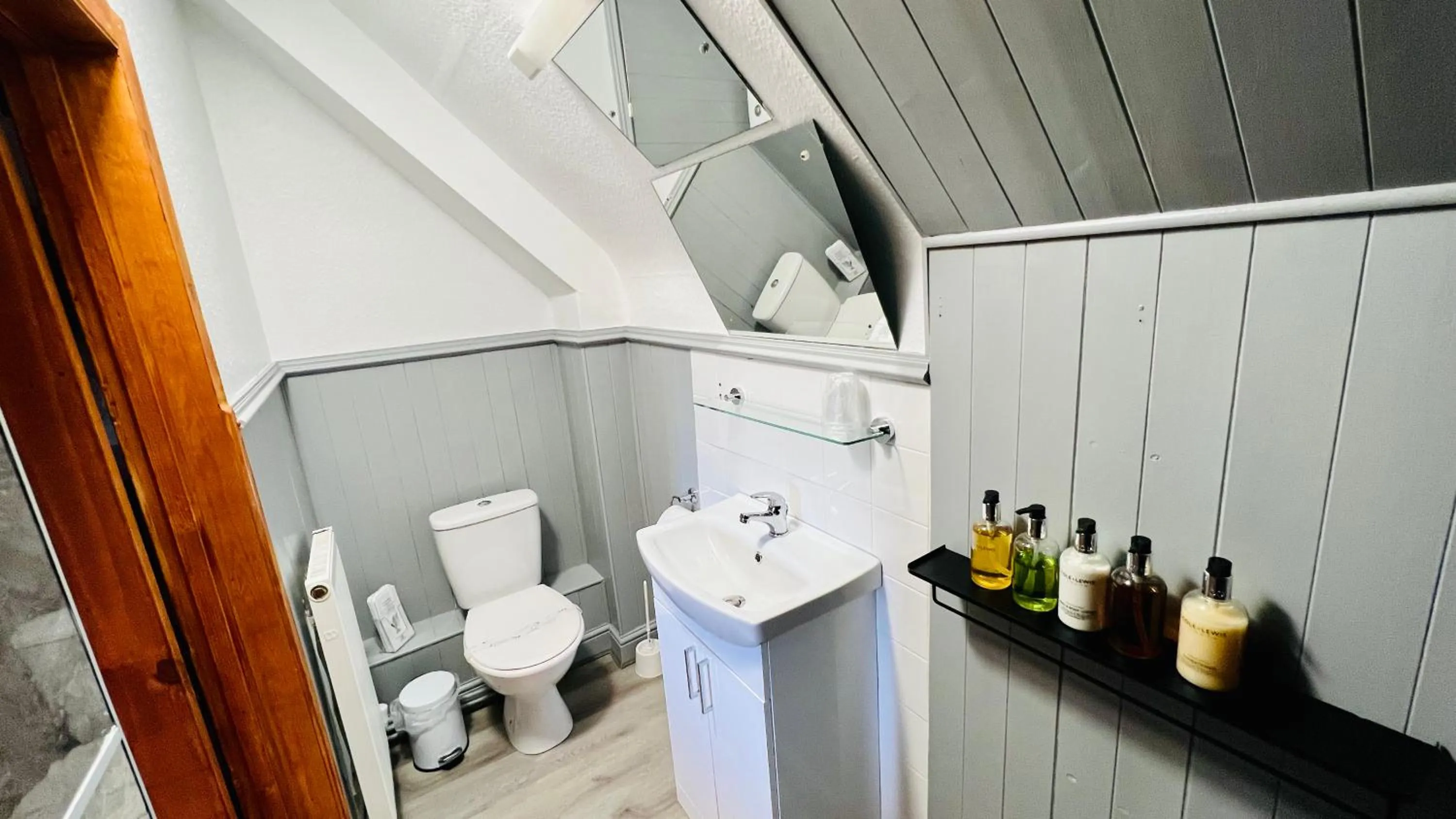 Bathroom in Aultguish Inn