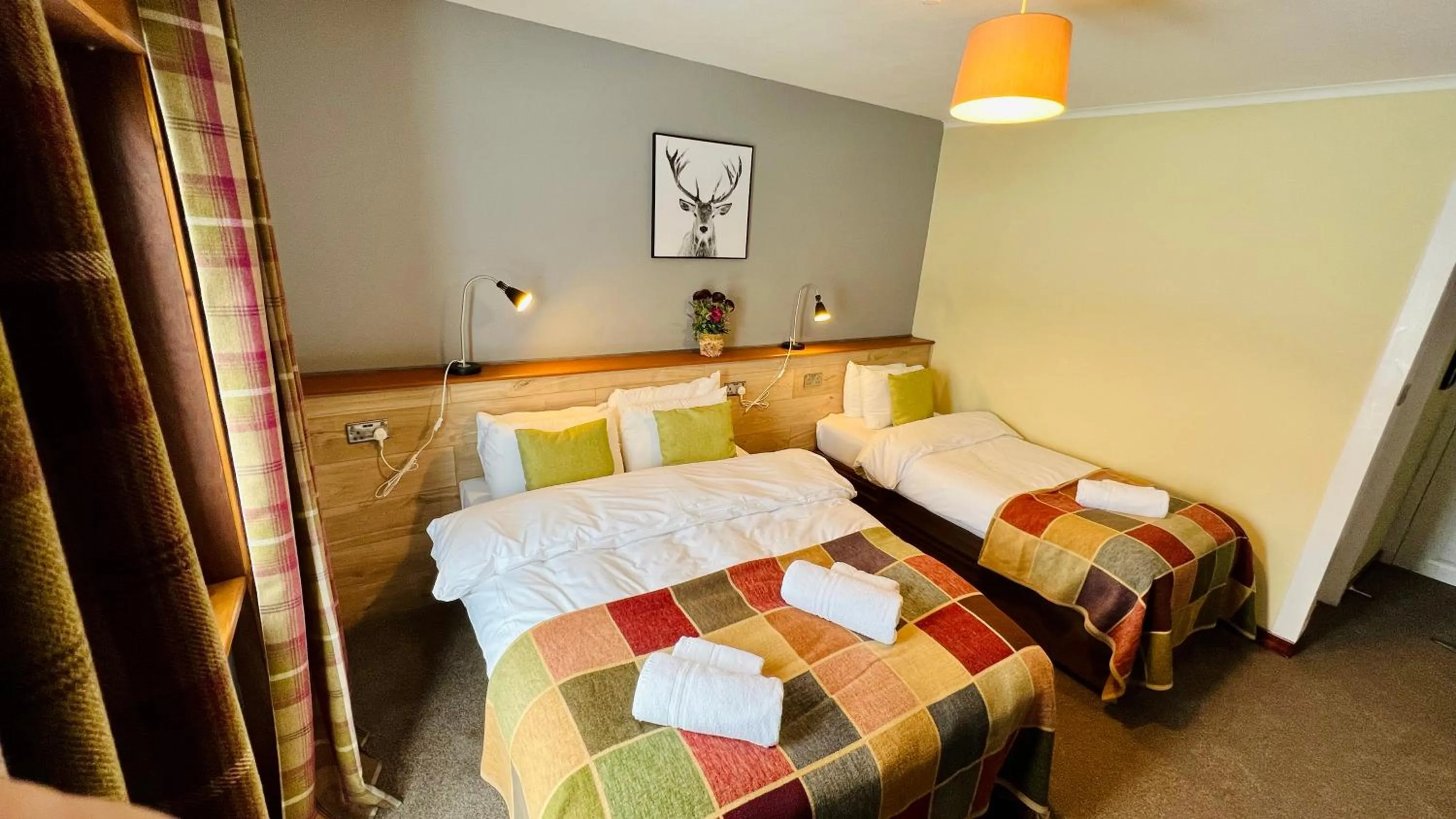 Photo of the whole room, Bed in Aultguish Inn