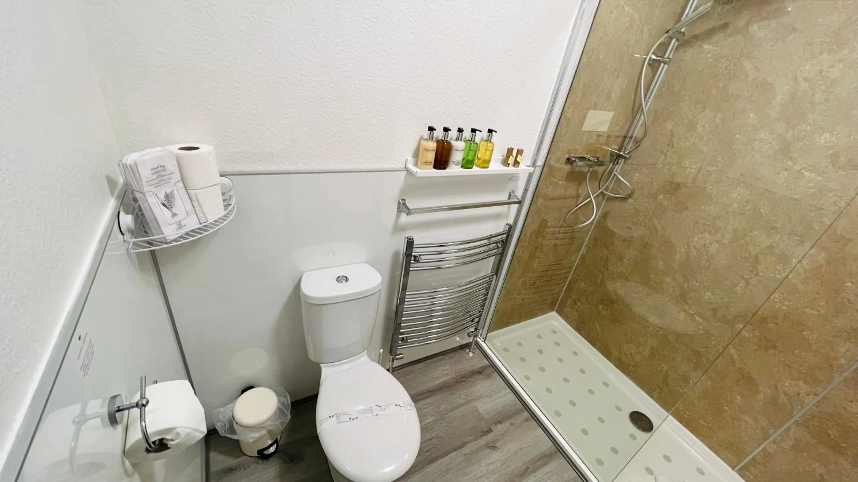 Bathroom in Aultguish Inn